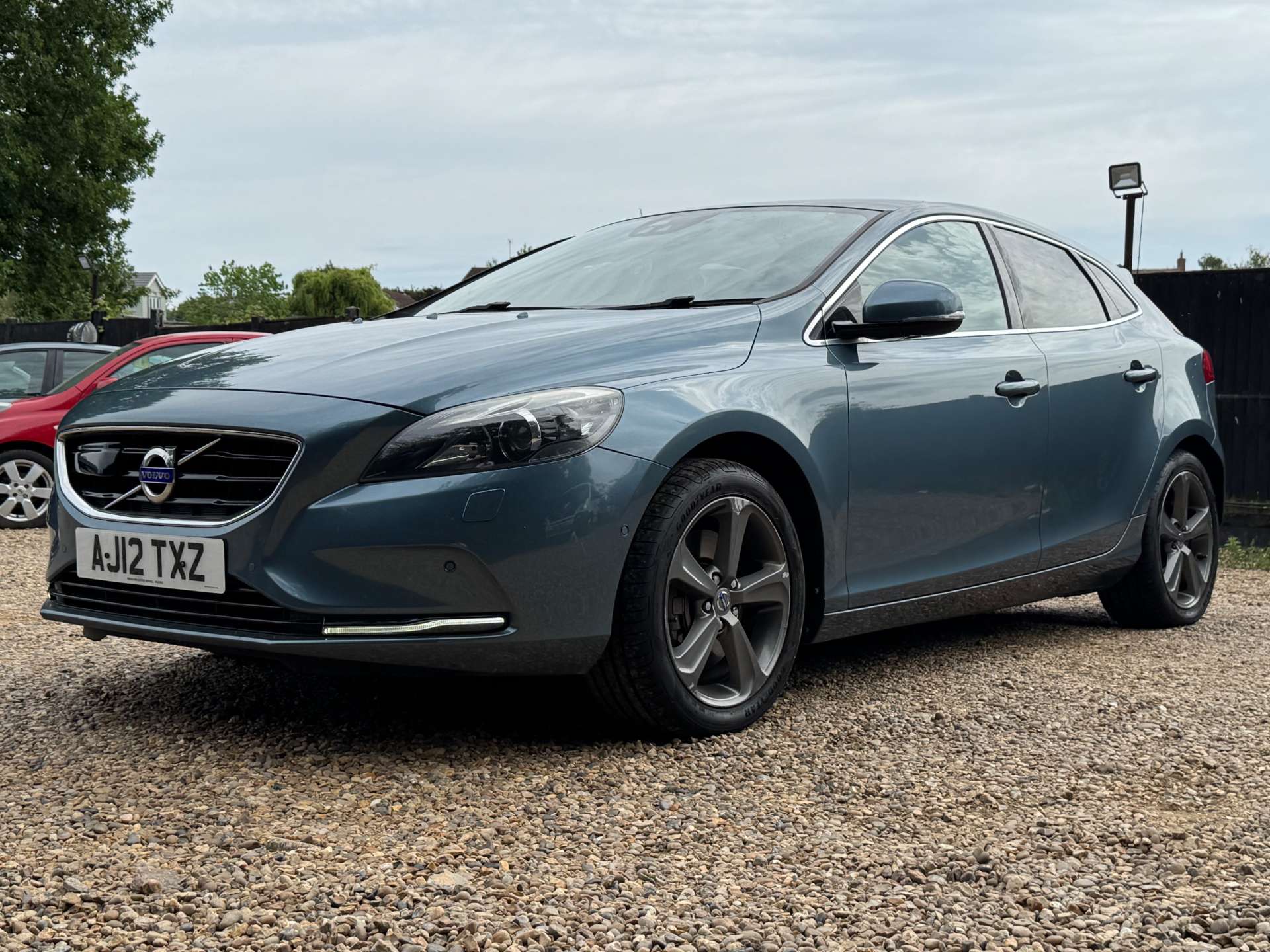 VOLVO V40 2.0 V40 SE Luxury Nav D4 Auto 5dr