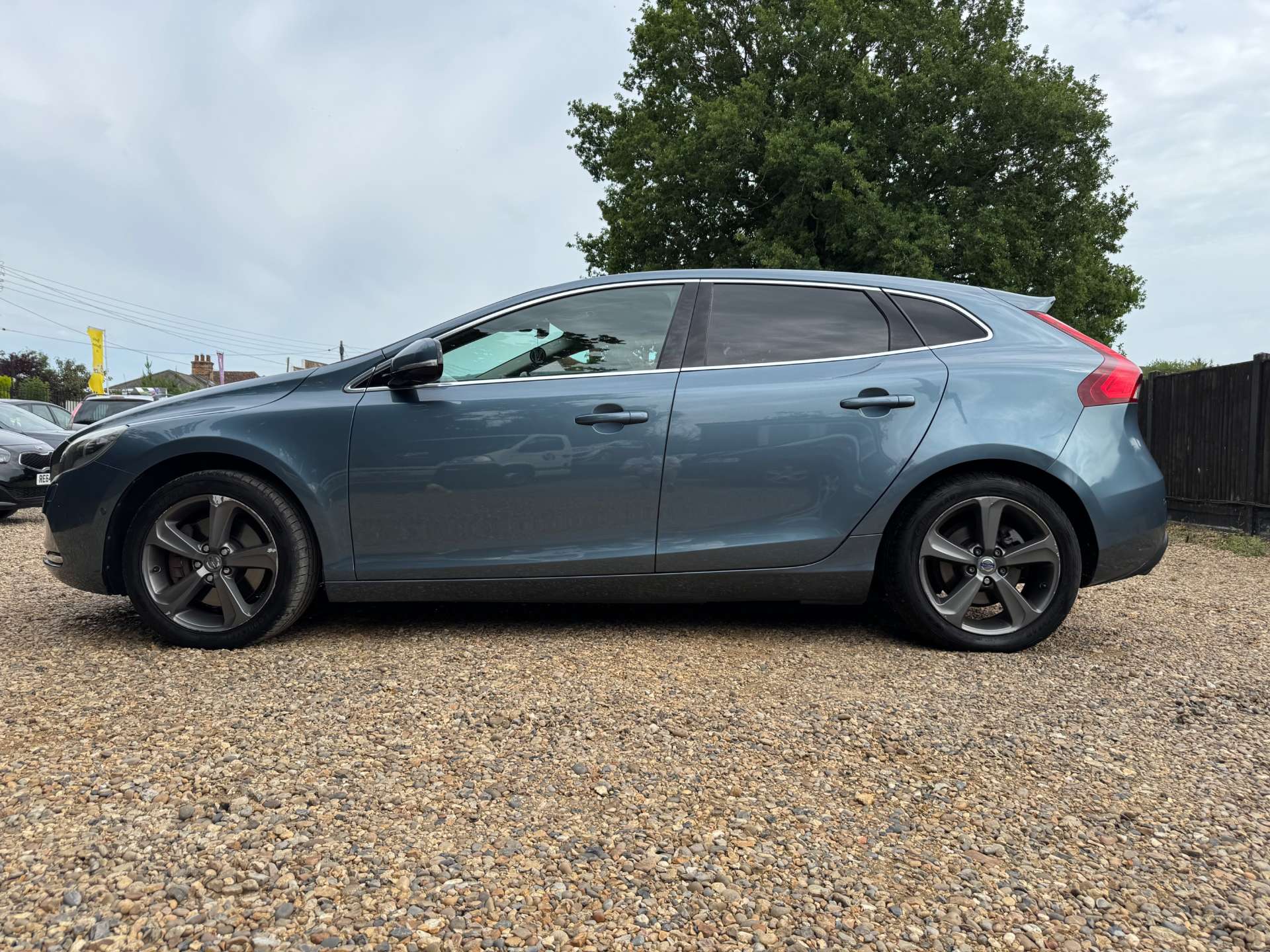 VOLVO V40 2.0 V40 SE Luxury Nav D4 Auto 5dr #3