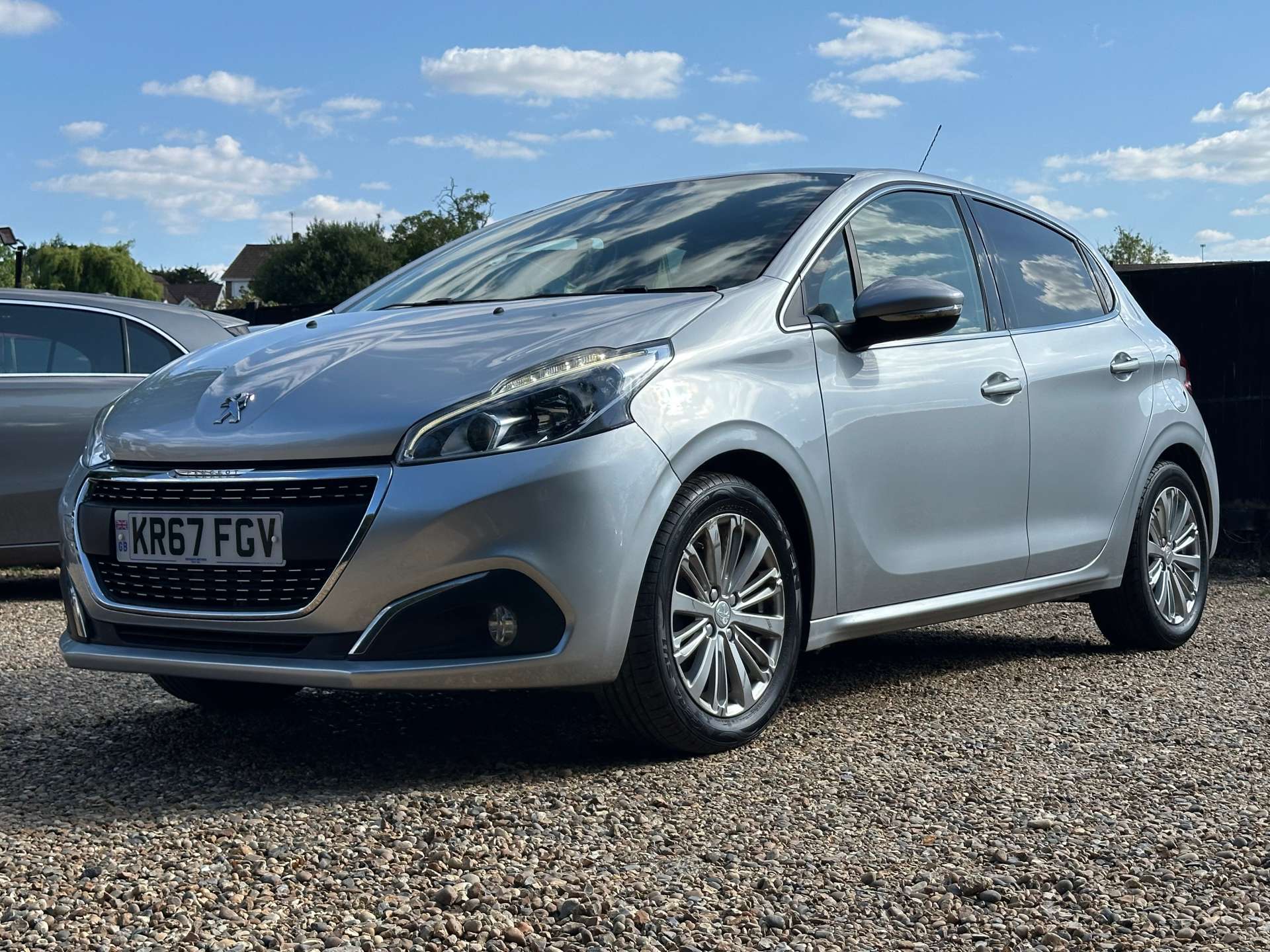 PEUGEOT 208 1.2 208 Allure 5dr #2
