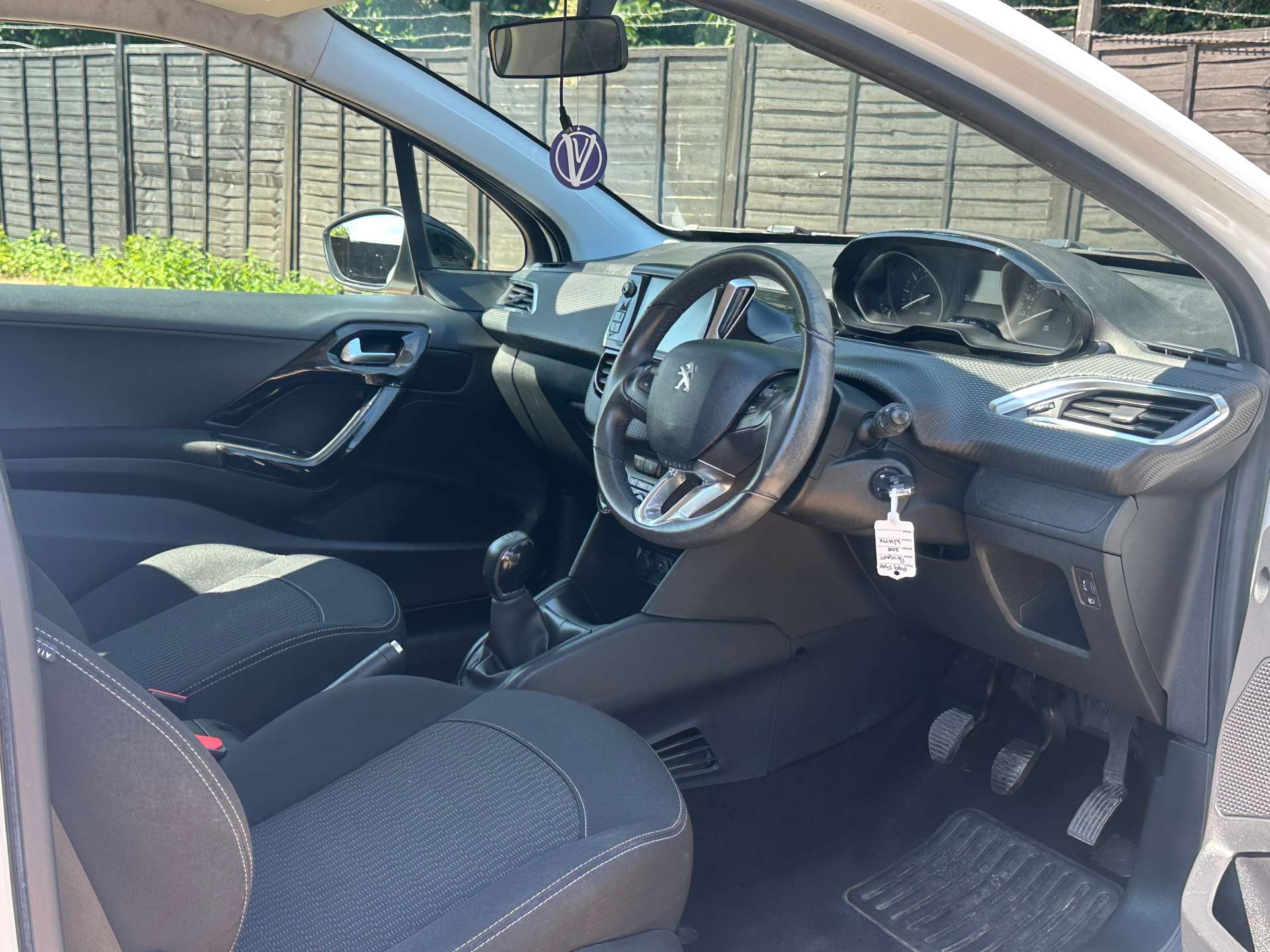 PEUGEOT 208 1.2 208 Black Edition 3dr #7