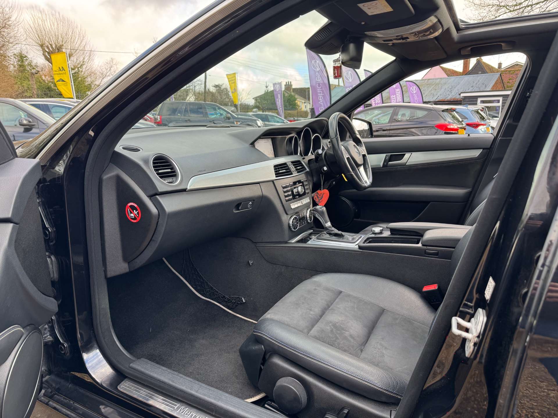MERCEDES-BENZ C-CLASS 2.1 C220 AMG Sport Edition Premium+ CDi Auto 4dr #16