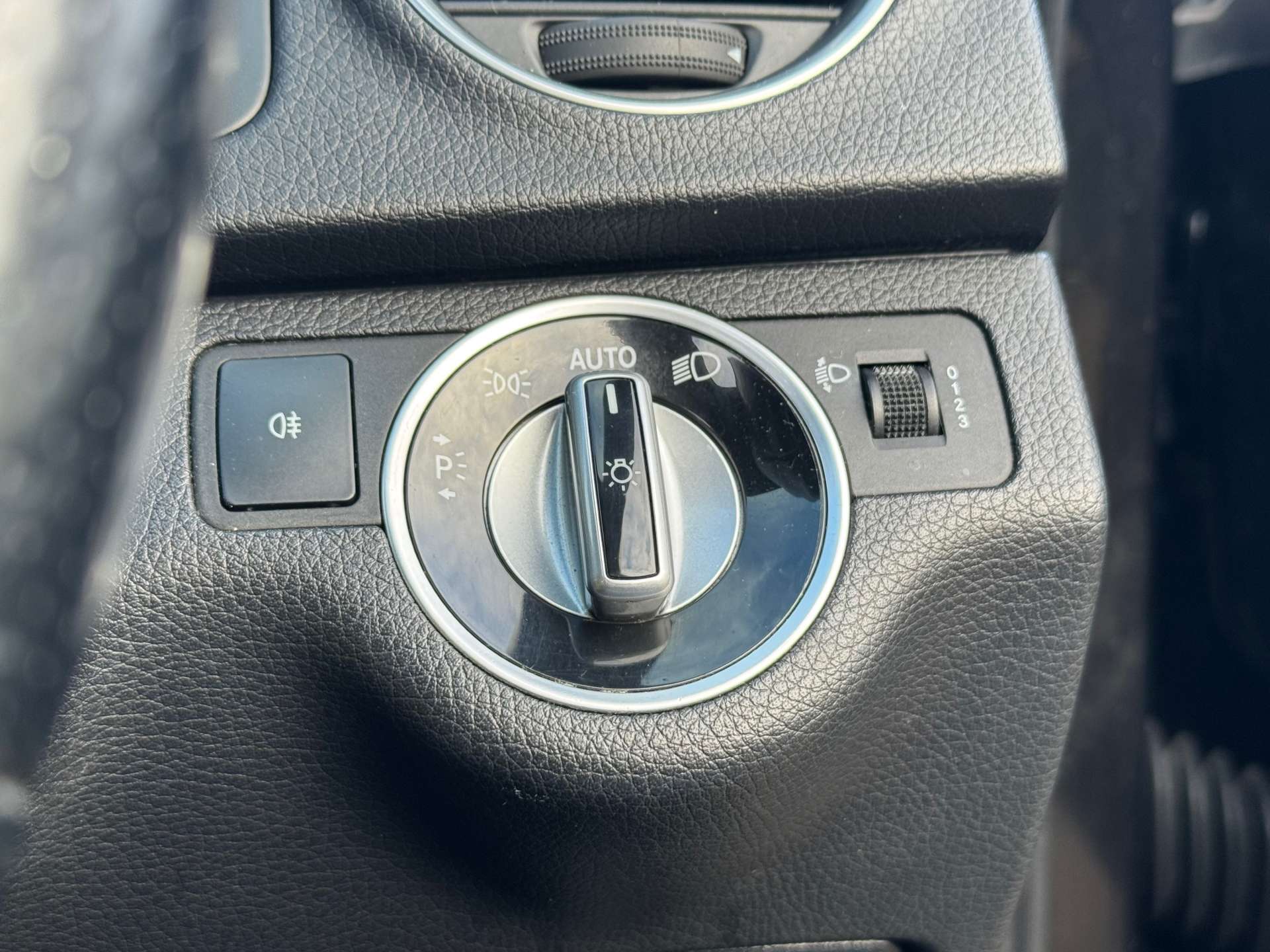 MERCEDES-BENZ C-CLASS 2.1 C220 AMG Sport Edition Premium+ CDi Auto 4dr #33