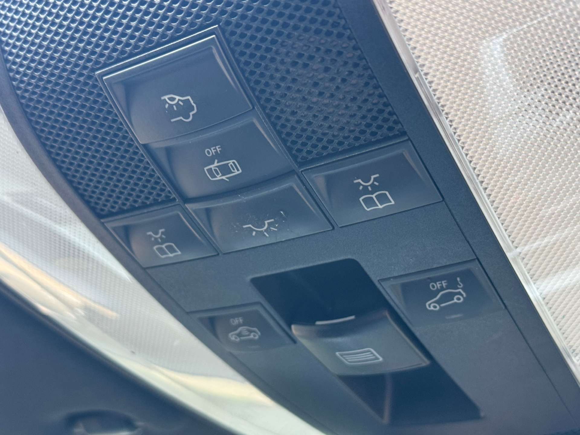 MERCEDES-BENZ C-CLASS 2.1 C220 AMG Sport Edition Premium+ CDi Auto 4dr #35