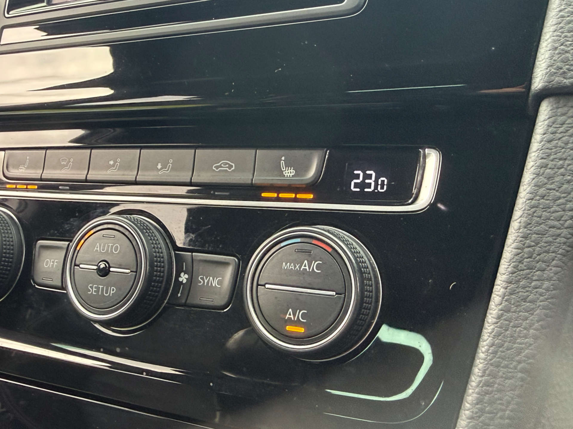 VOLKSWAGEN GOLF 2.0 Golf R 4WD 5dr #22