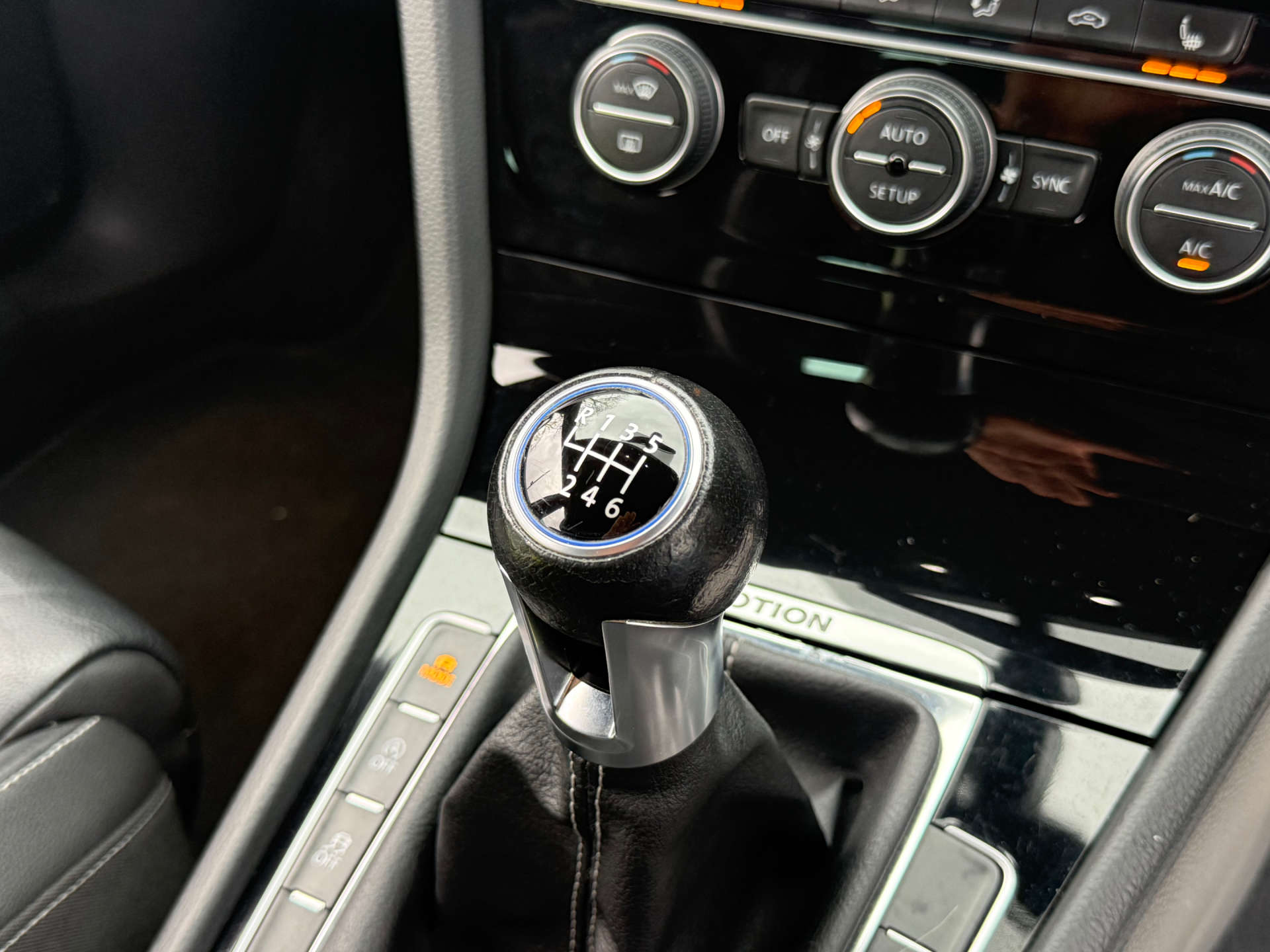 VOLKSWAGEN GOLF 2.0 Golf R 4WD 5dr #23