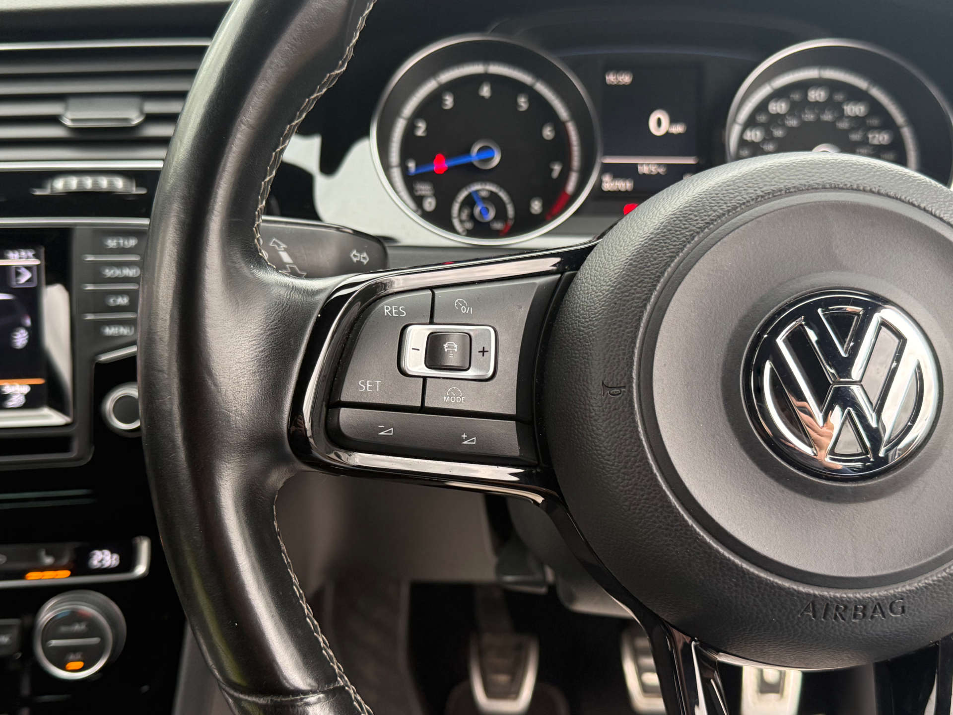 VOLKSWAGEN GOLF 2.0 Golf R 4WD 5dr #26