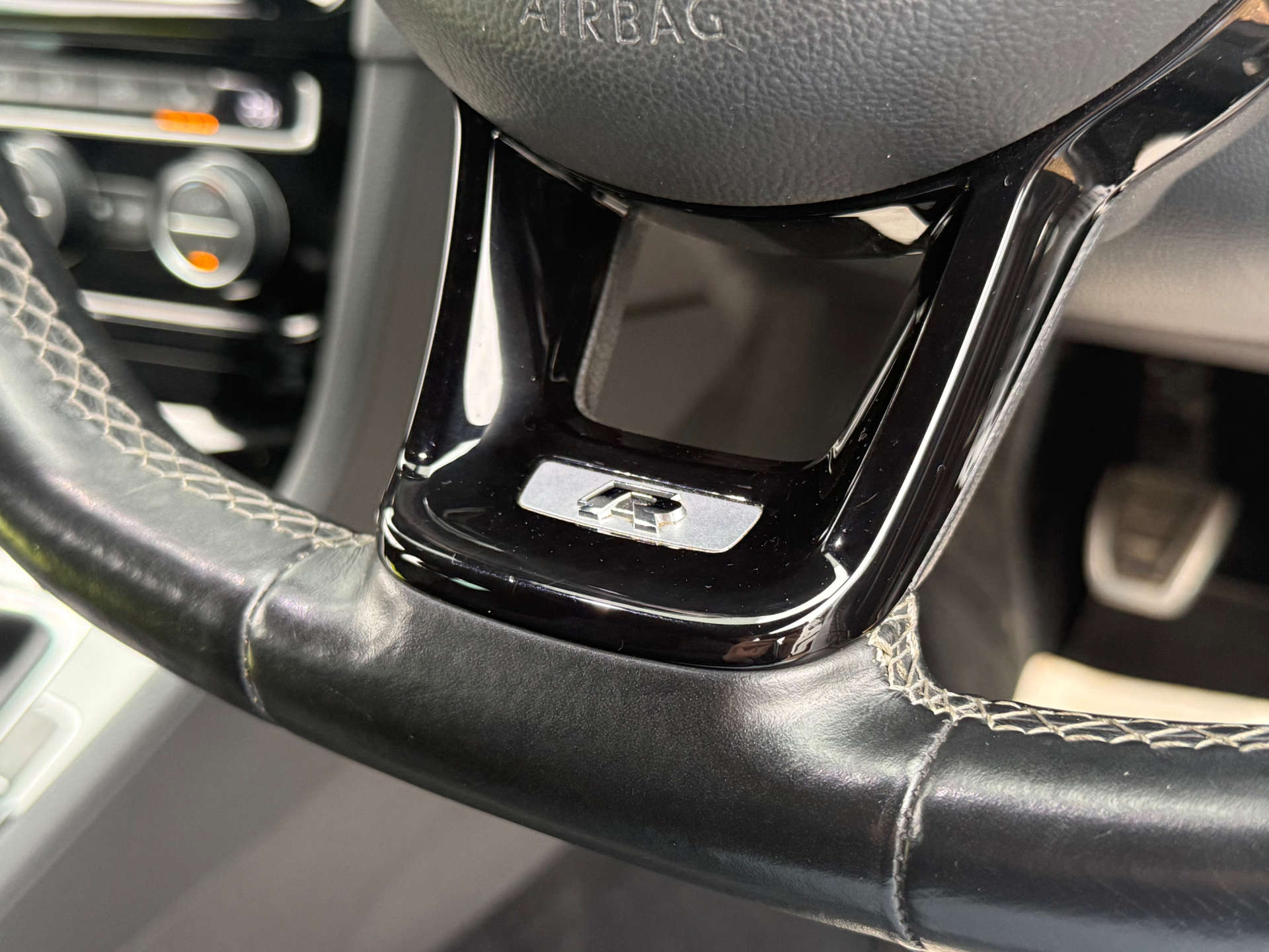 VOLKSWAGEN GOLF 2.0 Golf R 4WD 5dr #28