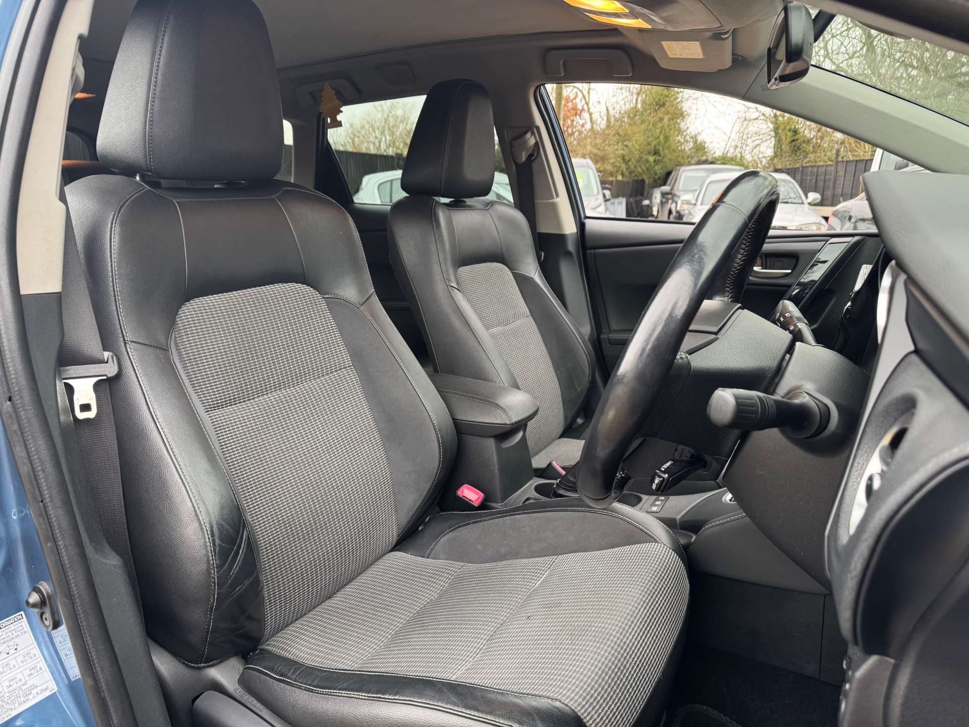 TOYOTA AURIS 1.8 Auris Excel VVT-i Hybrid CVT 5dr #10