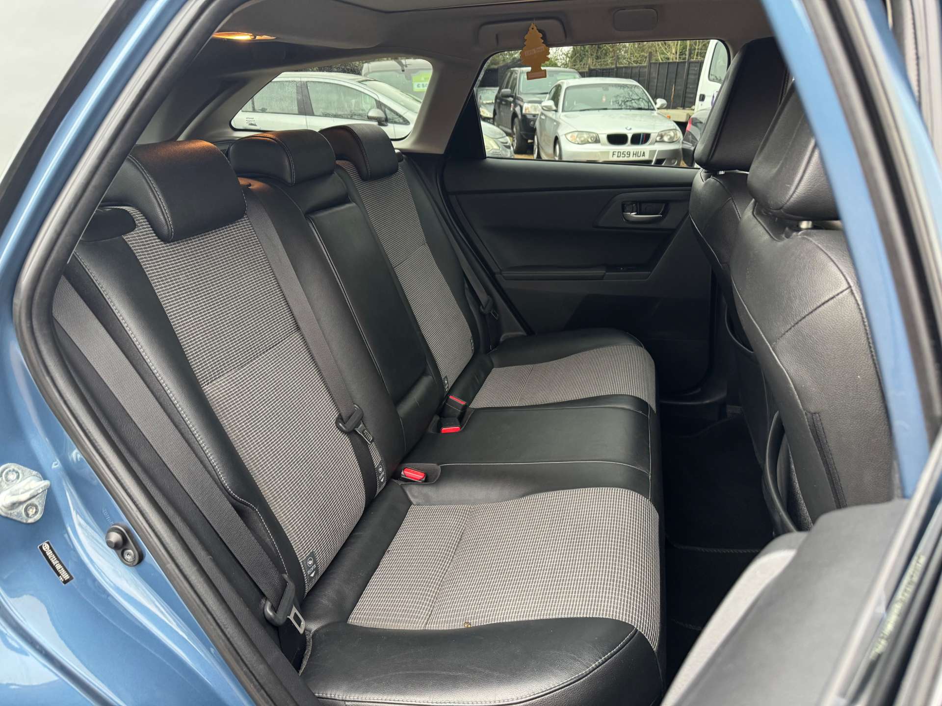 TOYOTA AURIS 1.8 Auris Excel VVT-i Hybrid CVT 5dr #11