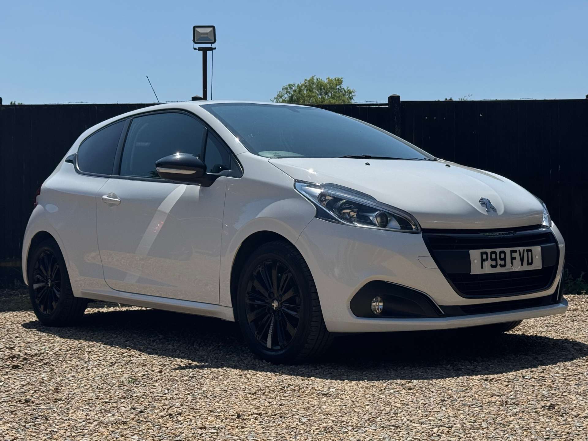 PEUGEOT 208 1.2 208 Black Edition 3dr