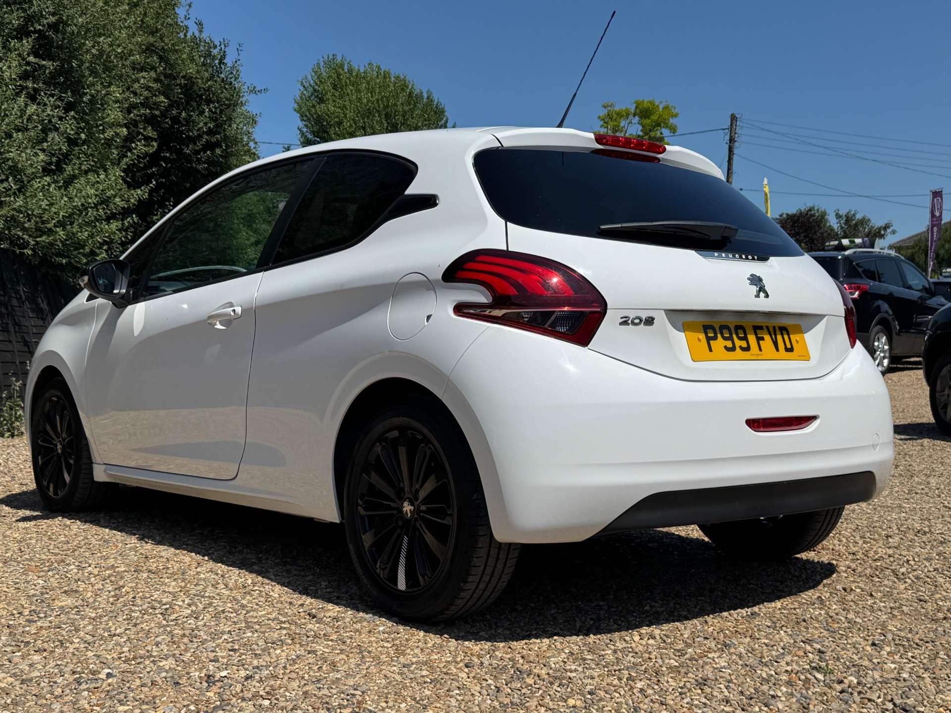 PEUGEOT 208 1.2 208 Black Edition 3dr #4