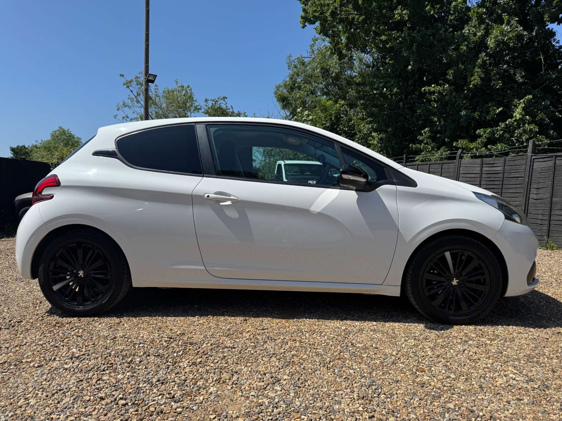 PEUGEOT 208 1.2 208 Black Edition 3dr #6