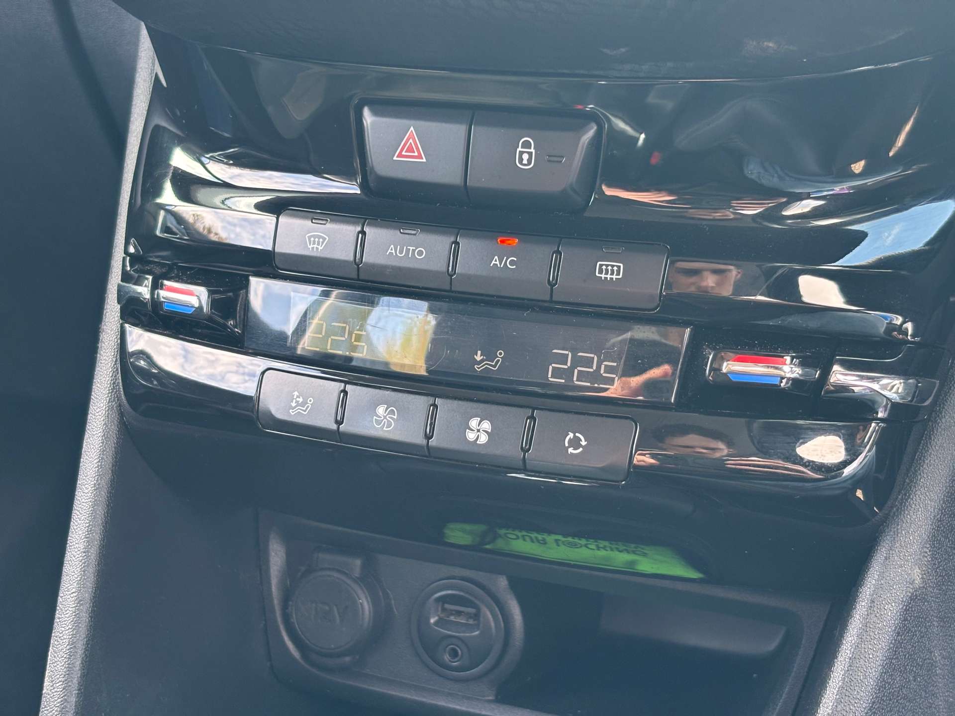 PEUGEOT 2008 1.6 2008 Allure e-HDi Semi-Auto 5dr #25