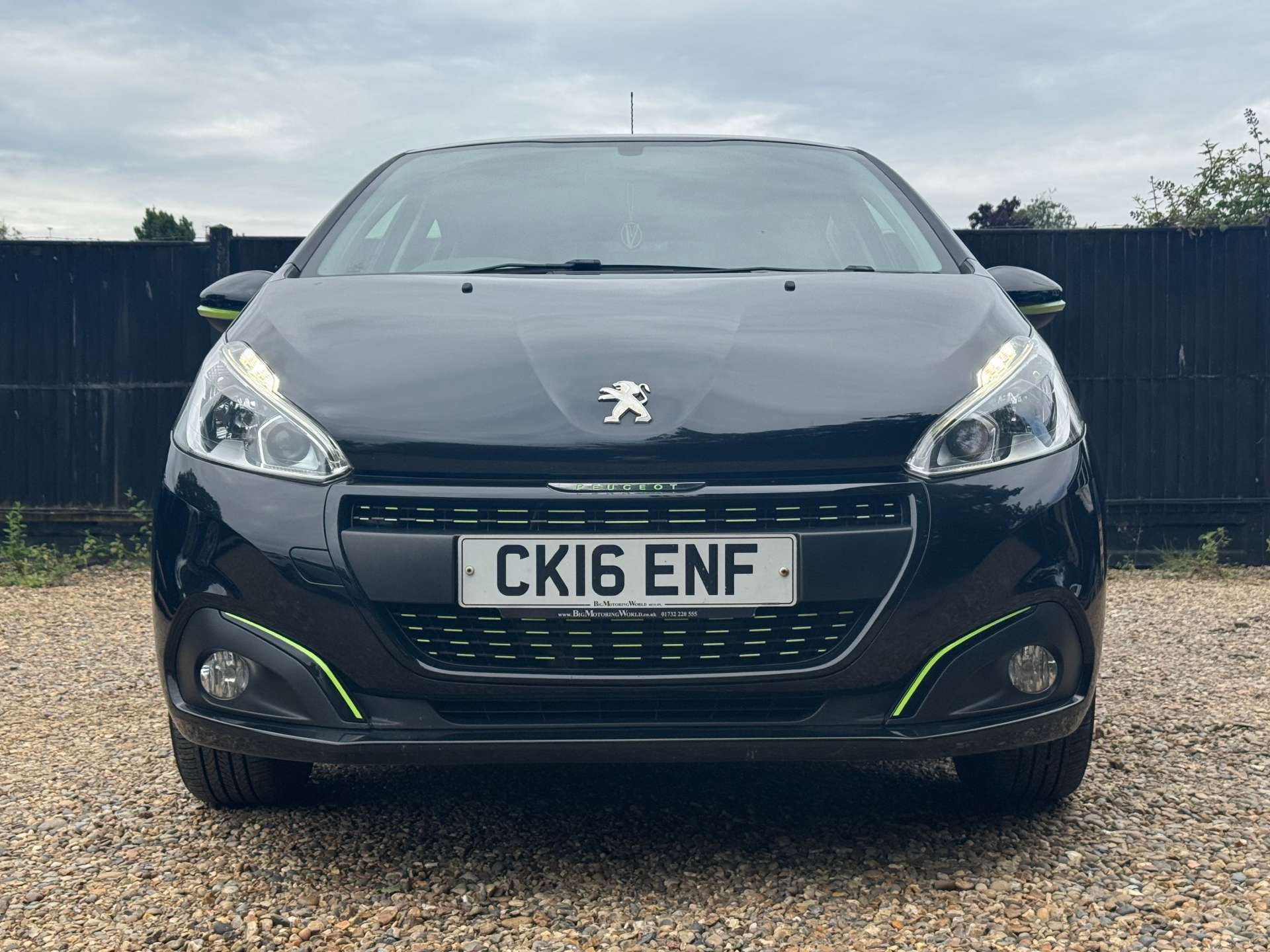 PEUGEOT 208 1.2 208 XS Lime 5dr