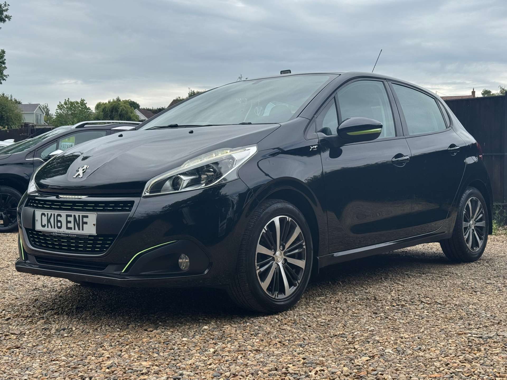 PEUGEOT 208 1.2 208 XS Lime 5dr
