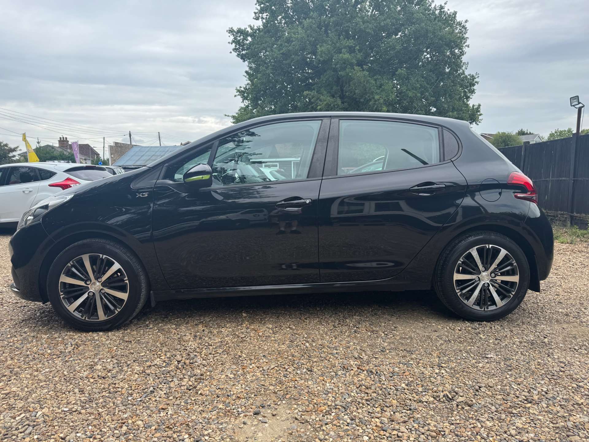 PEUGEOT 208 1.2 208 XS Lime 5dr #3