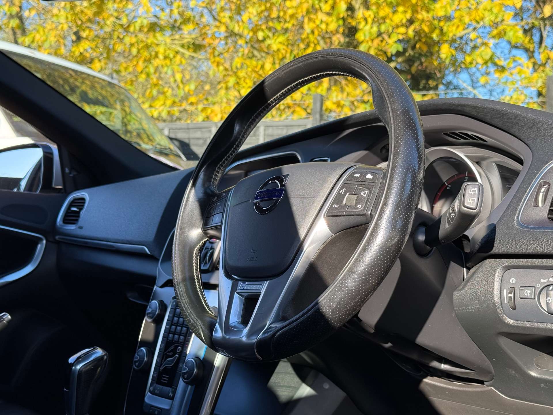 VOLVO V40 2.0 V40 R-Design Luxury Nav D4 5dr #9