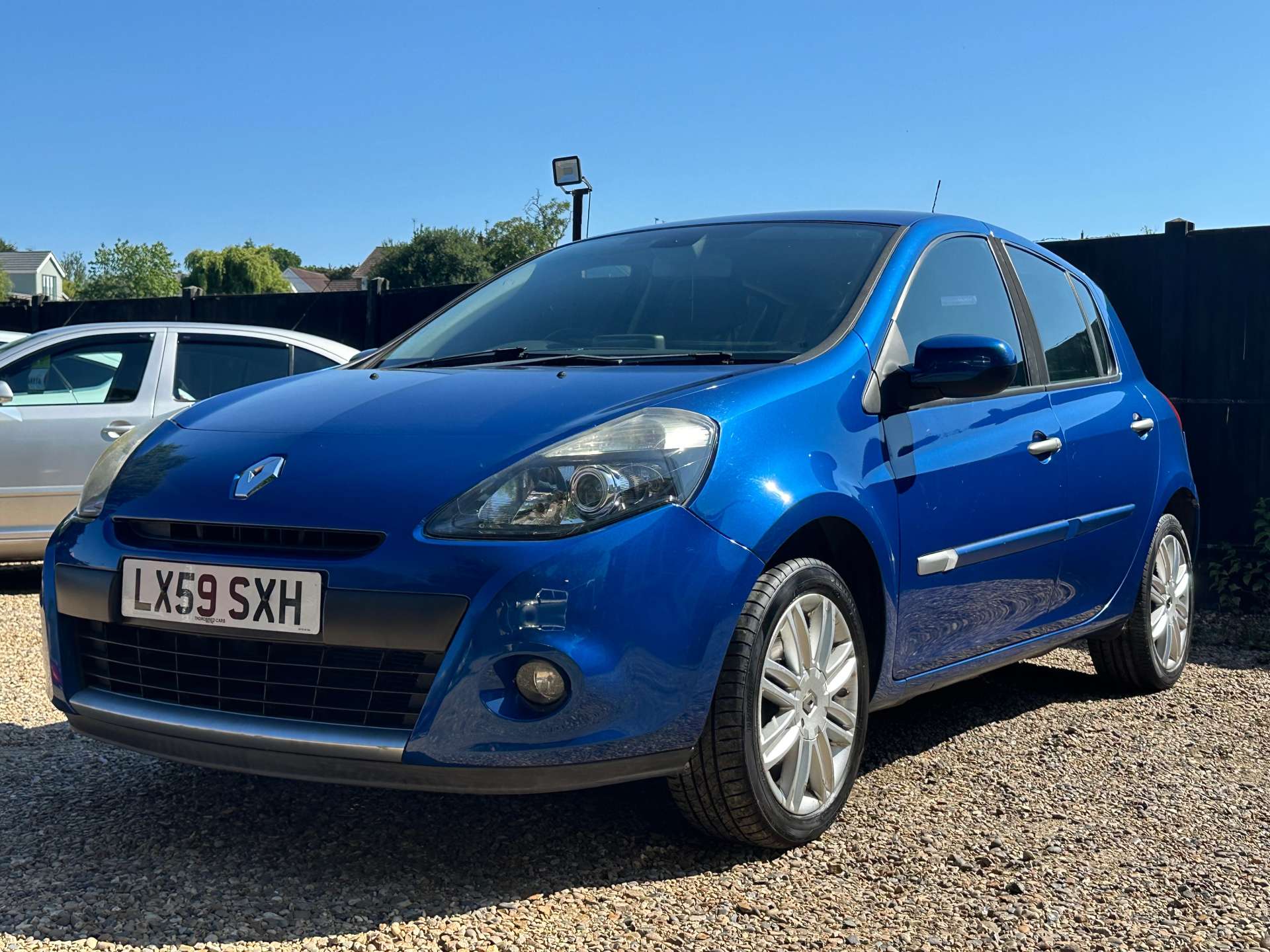 RENAULT CLIO 1.6 Clio Initiale TomTom VVT Auto 5dr