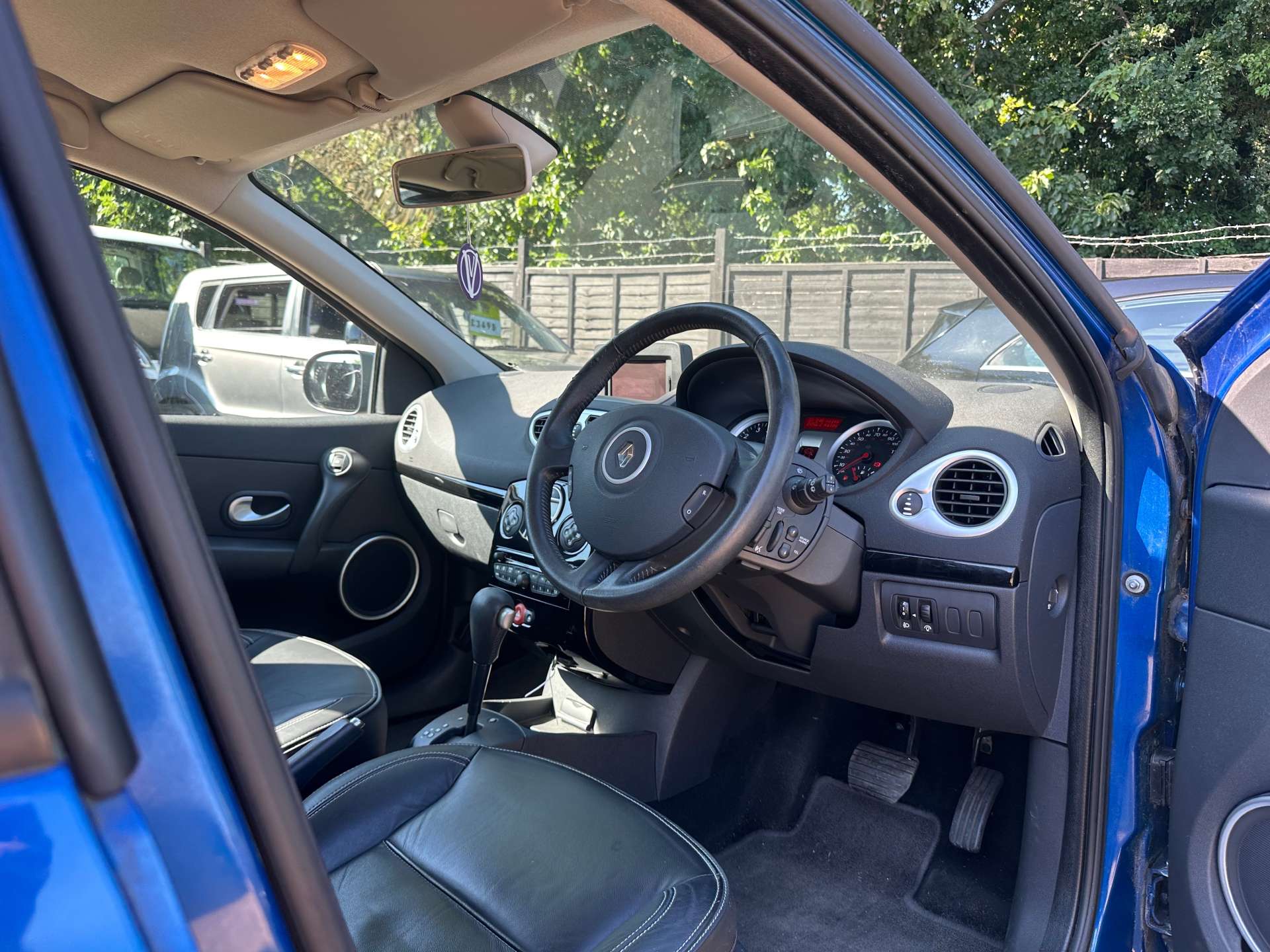 RENAULT CLIO 1.6 Clio Initiale TomTom VVT Auto 5dr #8