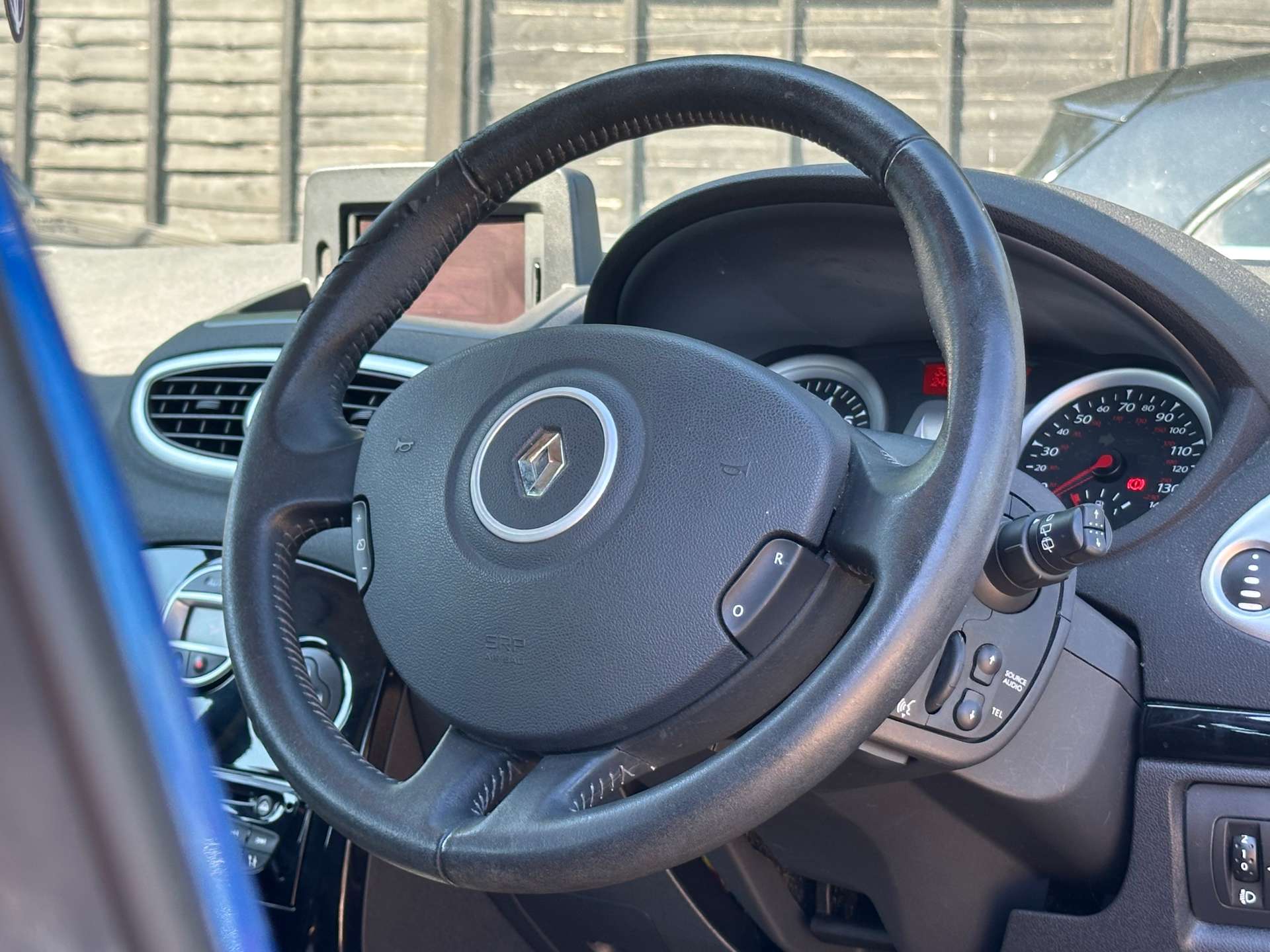 RENAULT CLIO 1.6 Clio Initiale TomTom VVT Auto 5dr #9