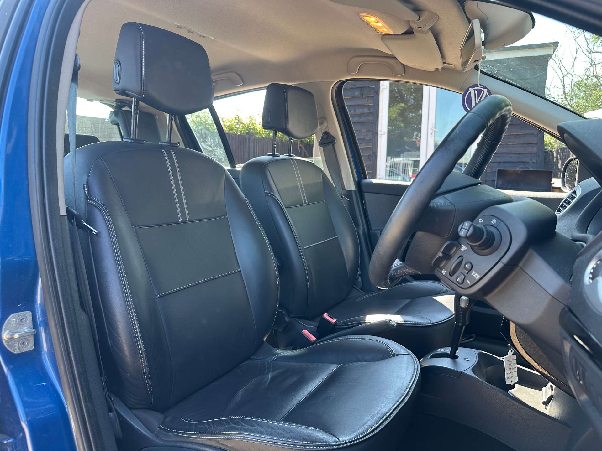 RENAULT CLIO 1.6 Clio Initiale TomTom VVT Auto 5dr #10