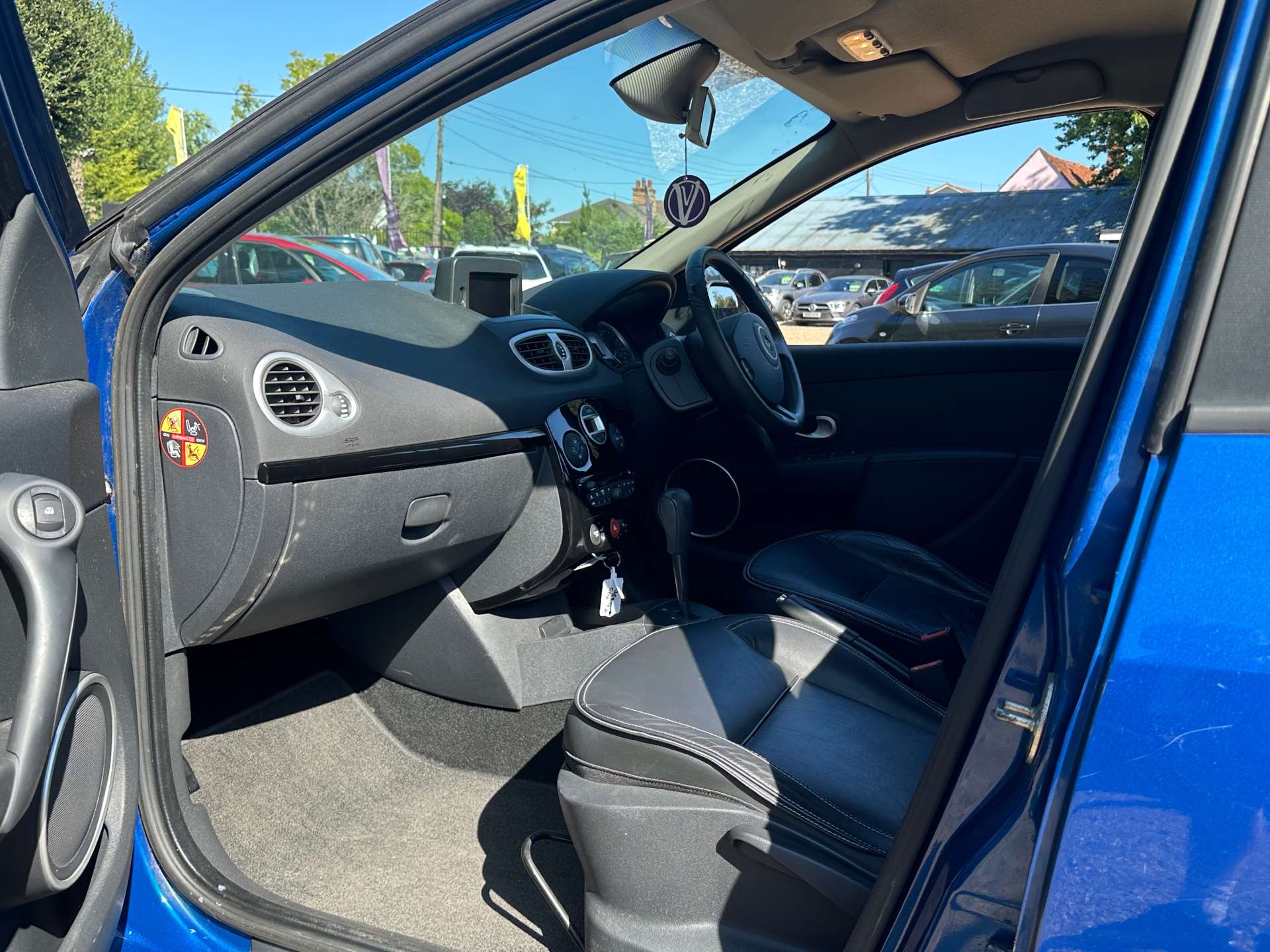 RENAULT CLIO 1.6 Clio Initiale TomTom VVT Auto 5dr #14