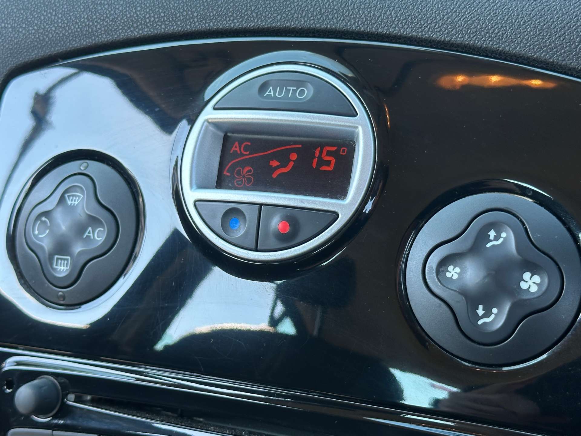 RENAULT CLIO 1.6 Clio Initiale TomTom VVT Auto 5dr #22