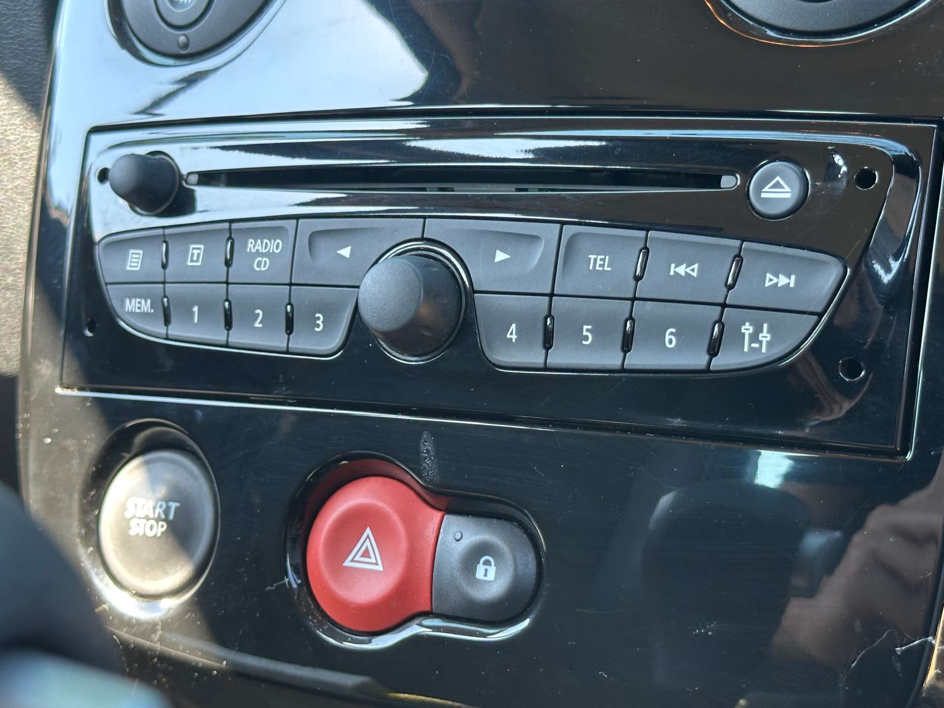 RENAULT CLIO 1.6 Clio Initiale TomTom VVT Auto 5dr #23