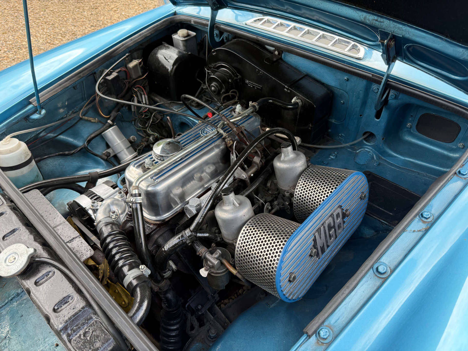 MG B GT #17