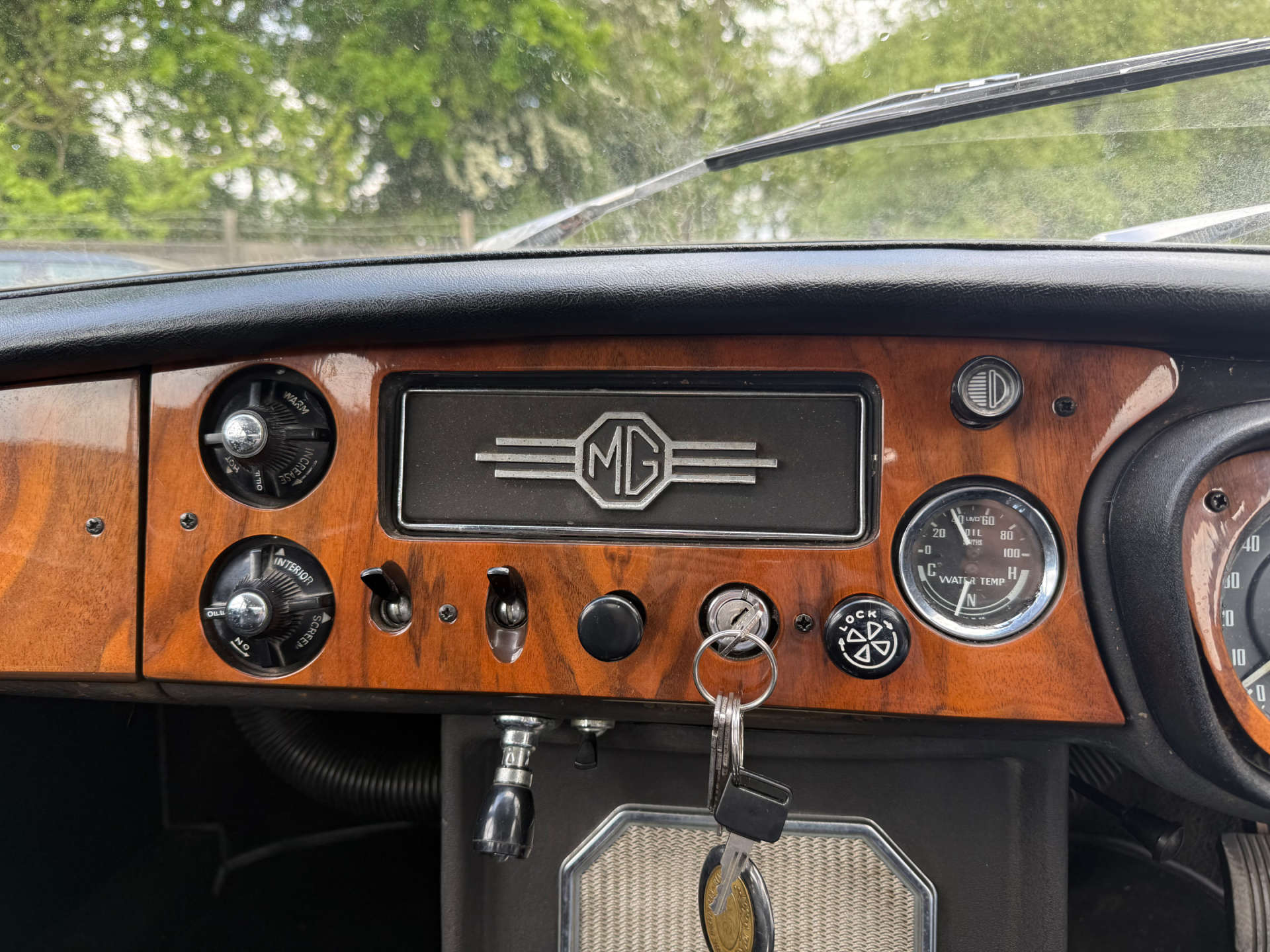 MG B GT #22