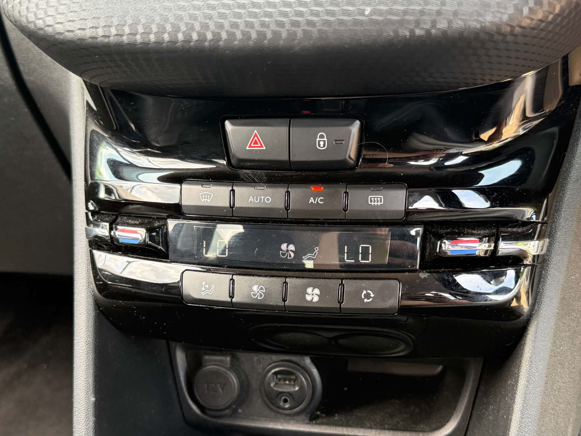 PEUGEOT 2008 1.2 2008 Allure 5dr #22