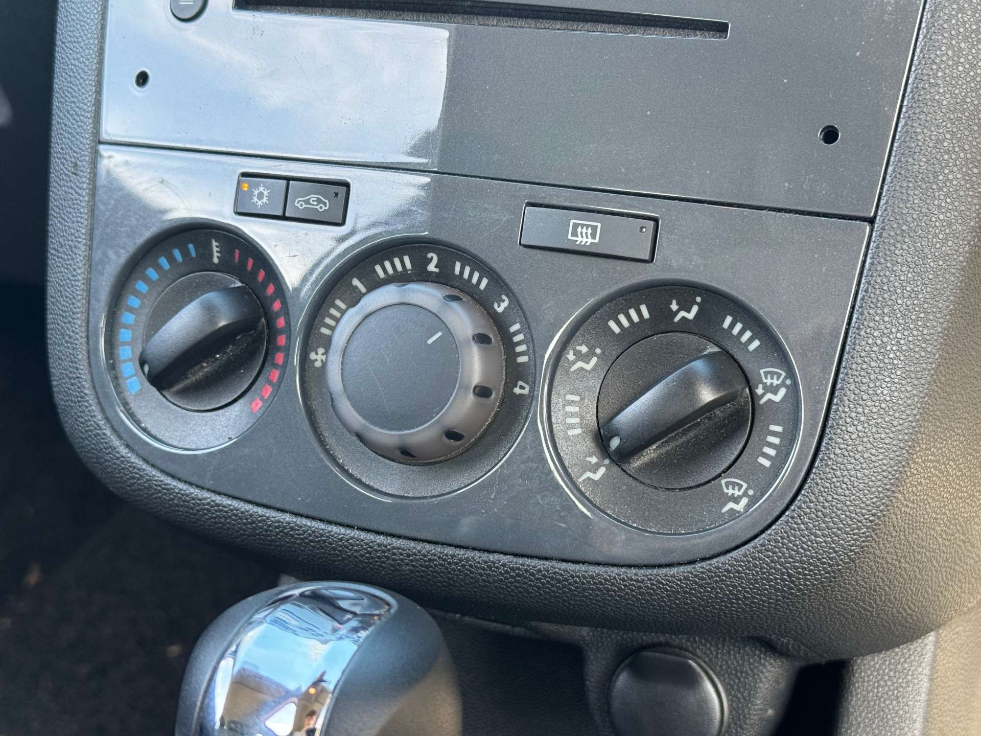 VAUXHALL CORSA 1.4 Corsa SE Auto 3dr #23