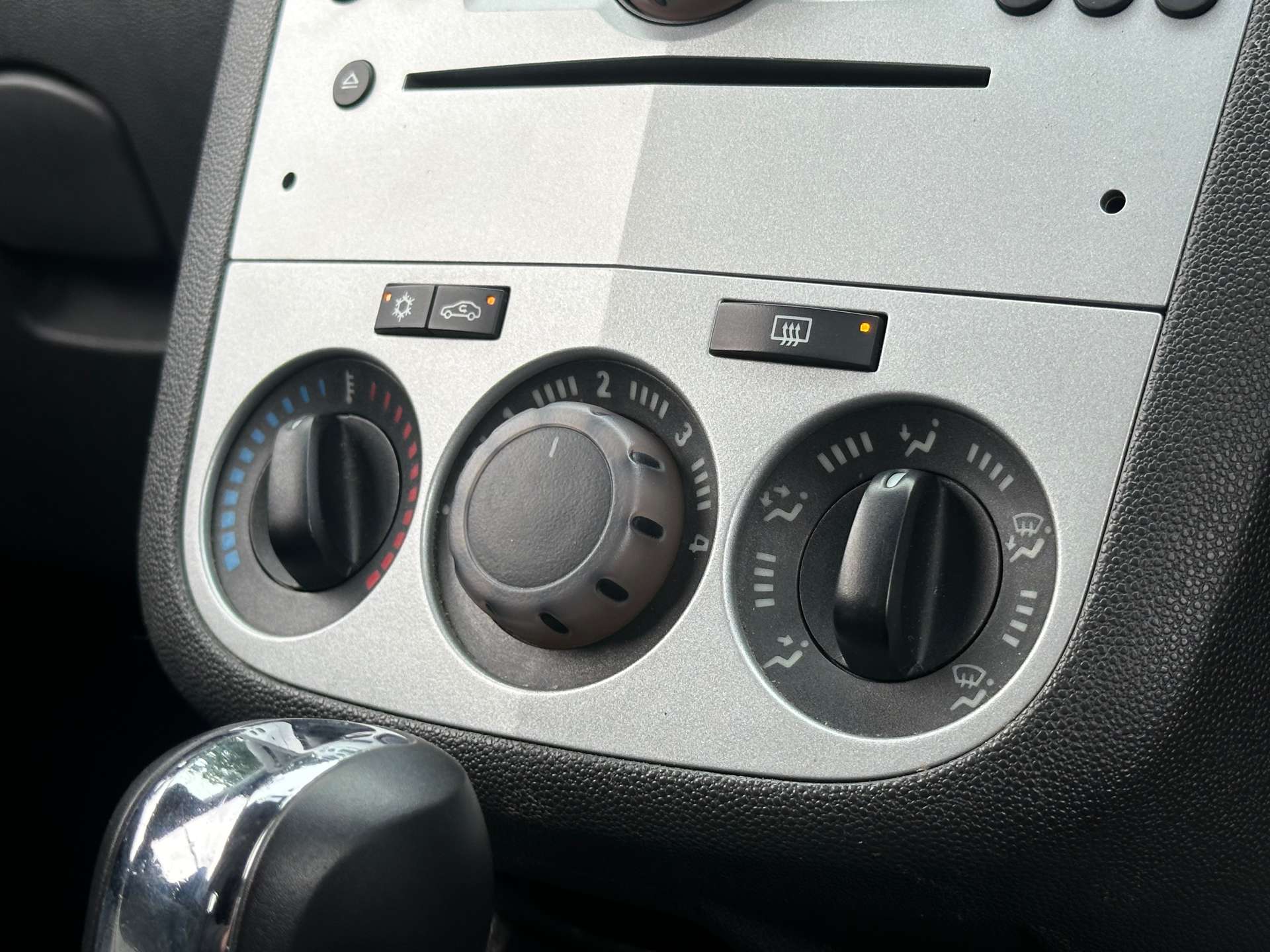 VAUXHALL CORSA 1.4 Corsa Club A/C Auto 3dr #20