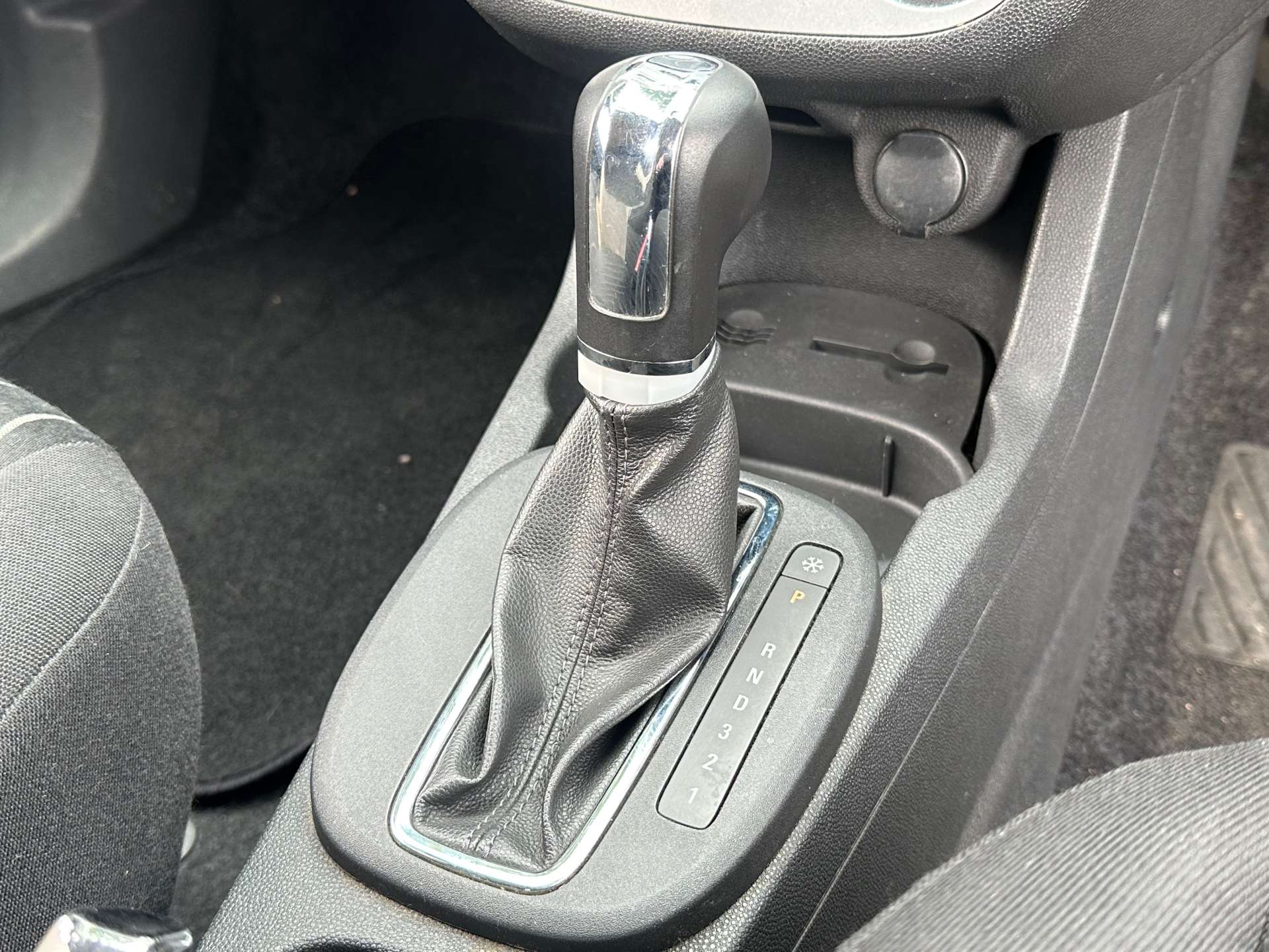 VAUXHALL CORSA 1.4 Corsa Club A/C Auto 3dr #21