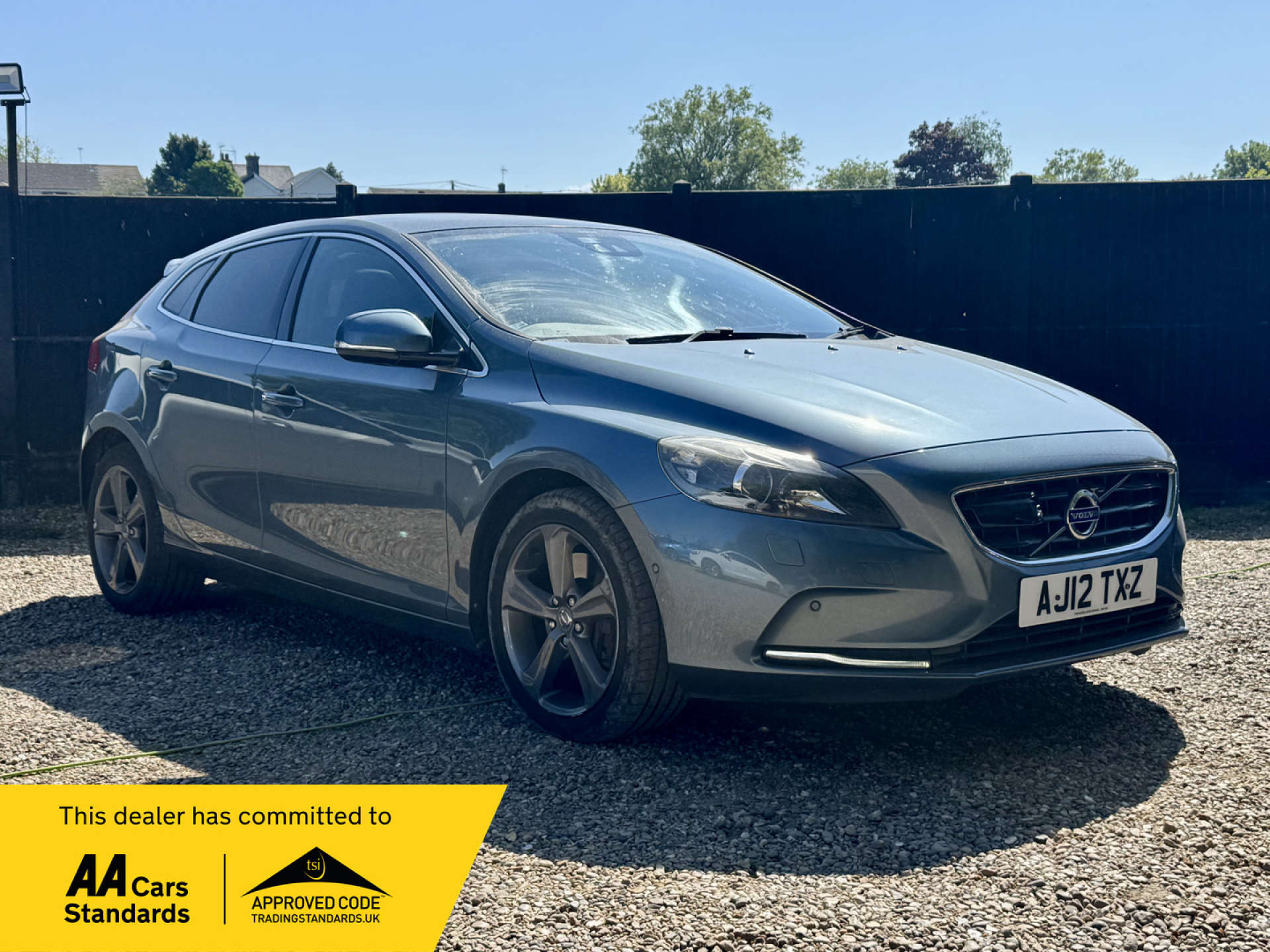 VOLVO V40 2.0 V40 SE Luxury Nav D4 Auto 5dr