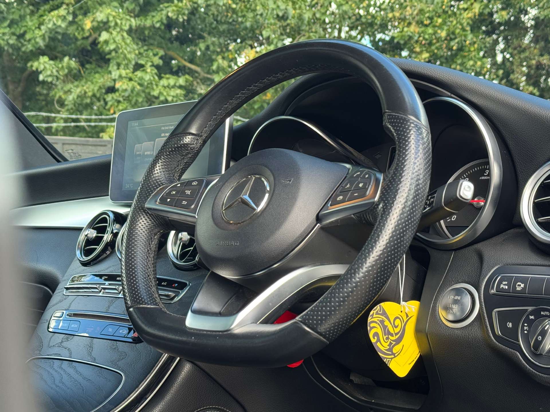 MERCEDES-BENZ GLC 2.1 GLC 250 D 4Matic AMG Line Premium+ Auto 4WD 5dr #9