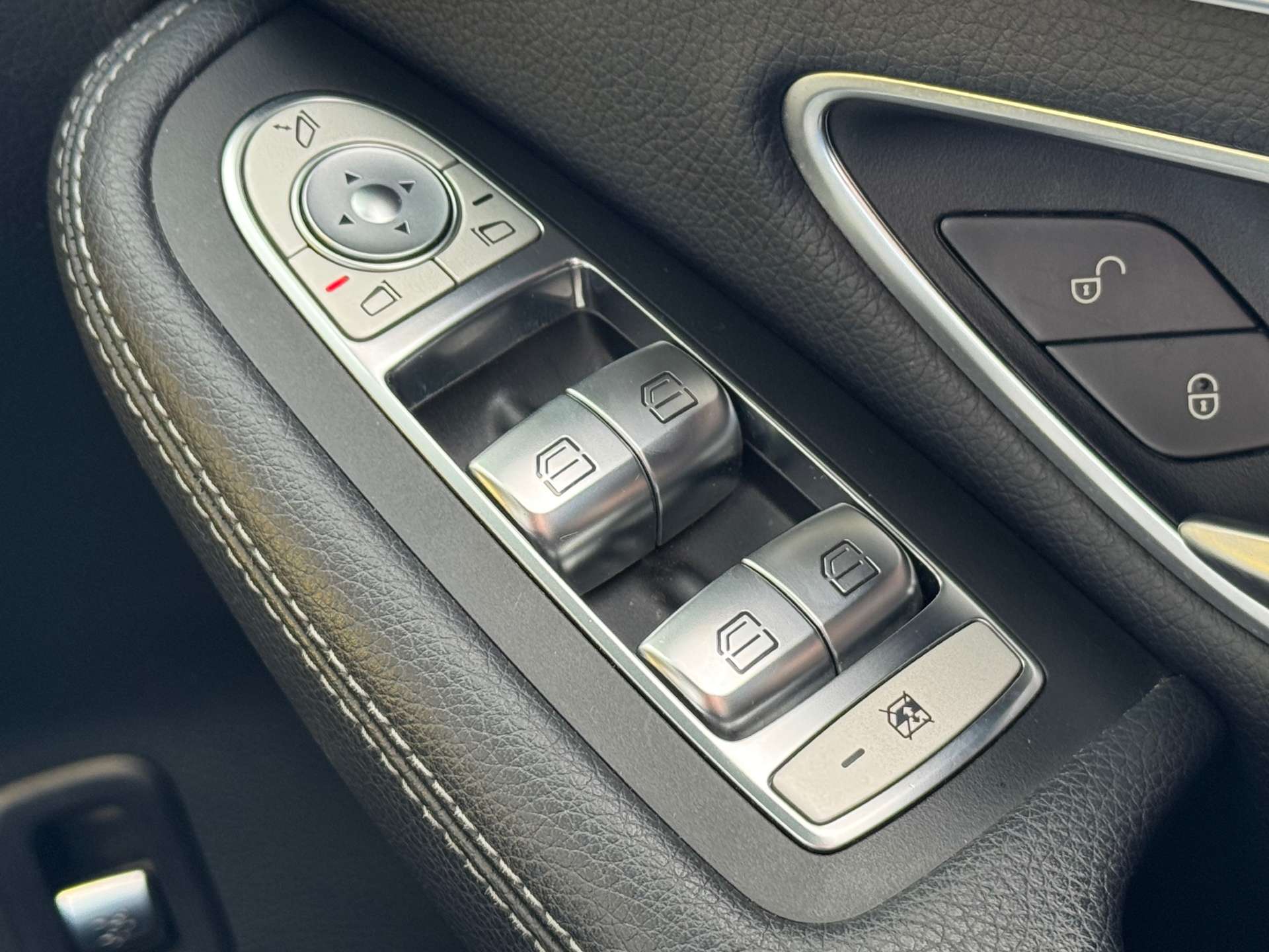 MERCEDES-BENZ GLC 2.1 GLC 250 D 4Matic AMG Line Premium+ Auto 4WD 5dr #36