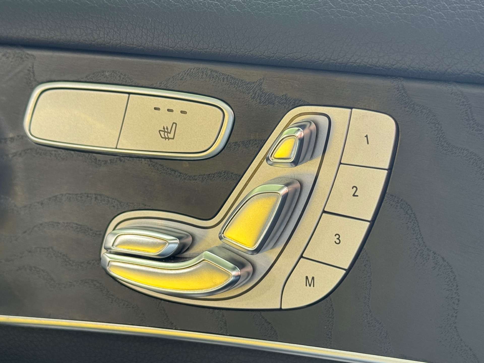 MERCEDES-BENZ GLC 2.1 GLC 250 D 4Matic AMG Line Premium+ Auto 4WD 5dr #37