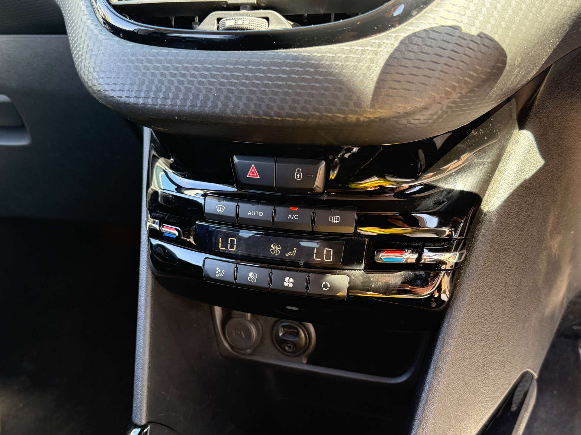 PEUGEOT 2008 1.2 2008 Allure S/S 5dr #21