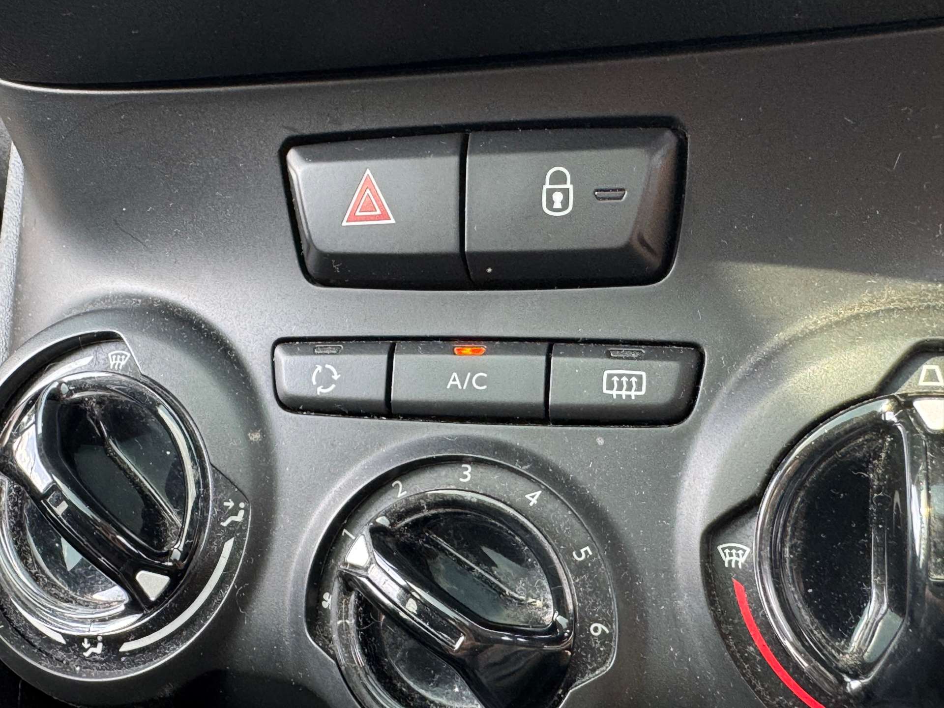 PEUGEOT 208 1.2 208 Style 5dr #23