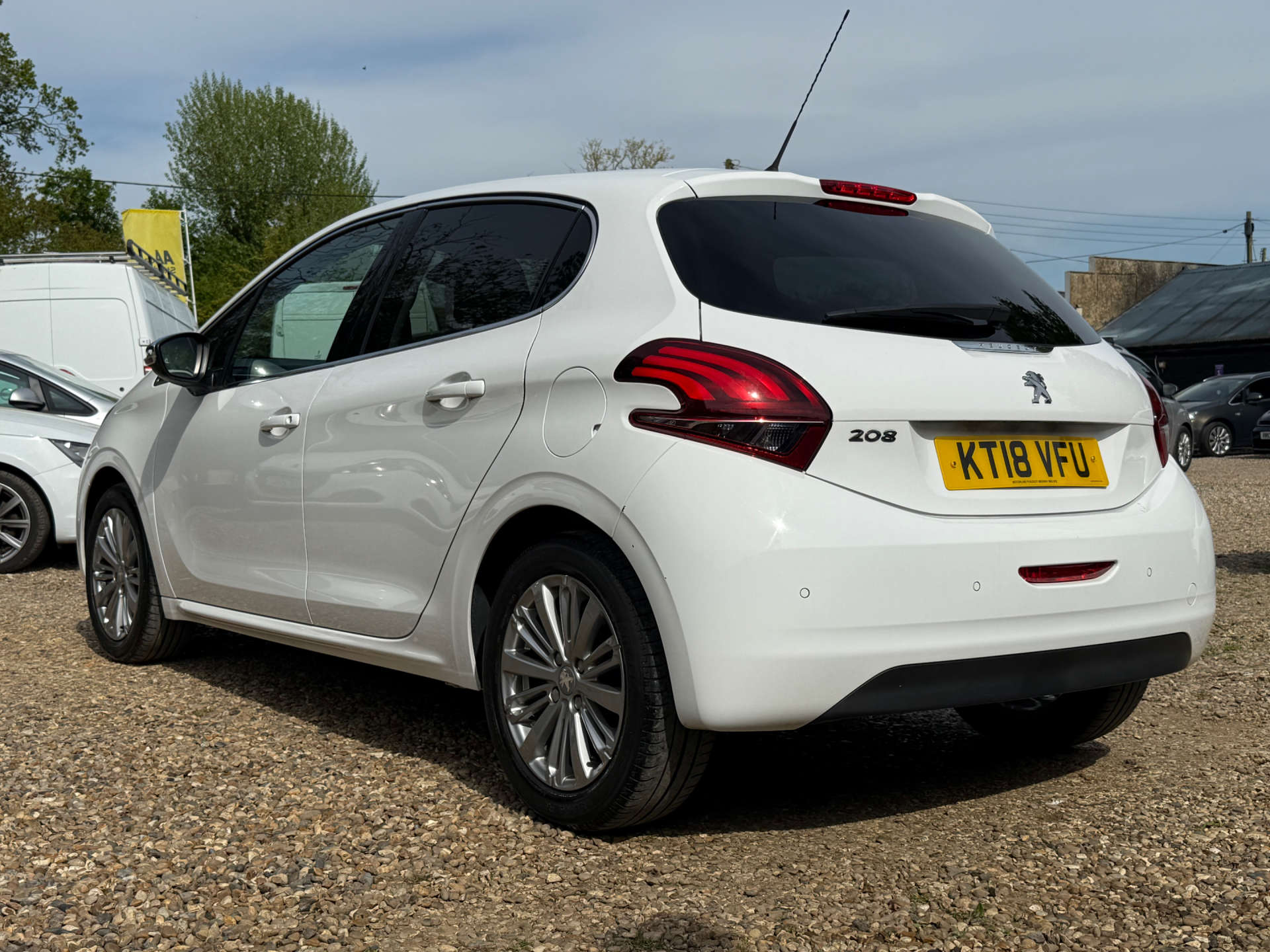 PEUGEOT 208 1.2 208 Allure 5dr #4