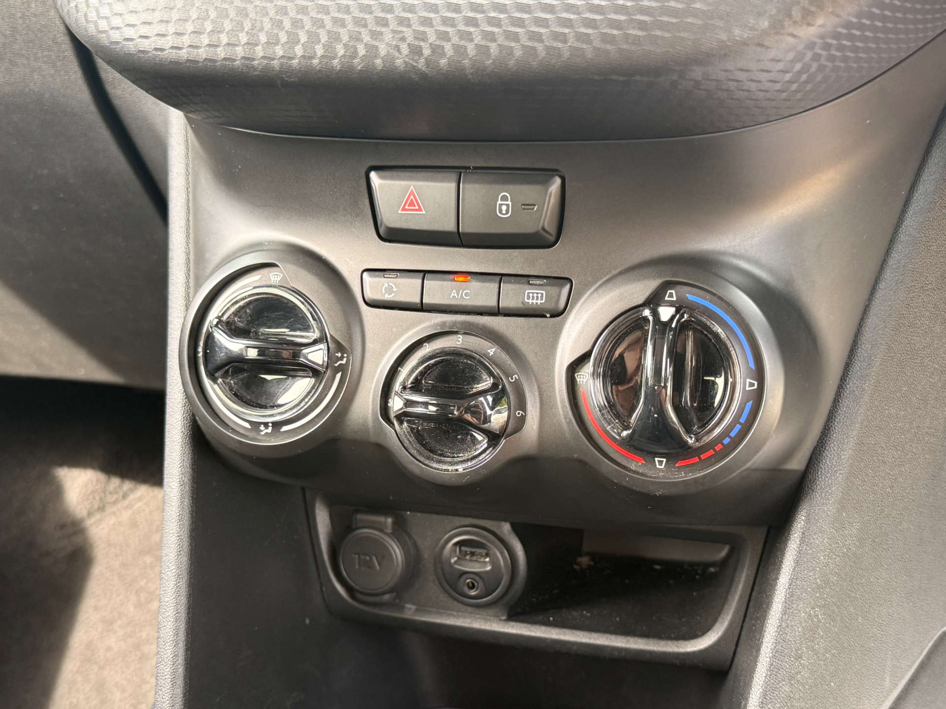PEUGEOT 208 1.2 208 Allure 5dr #20