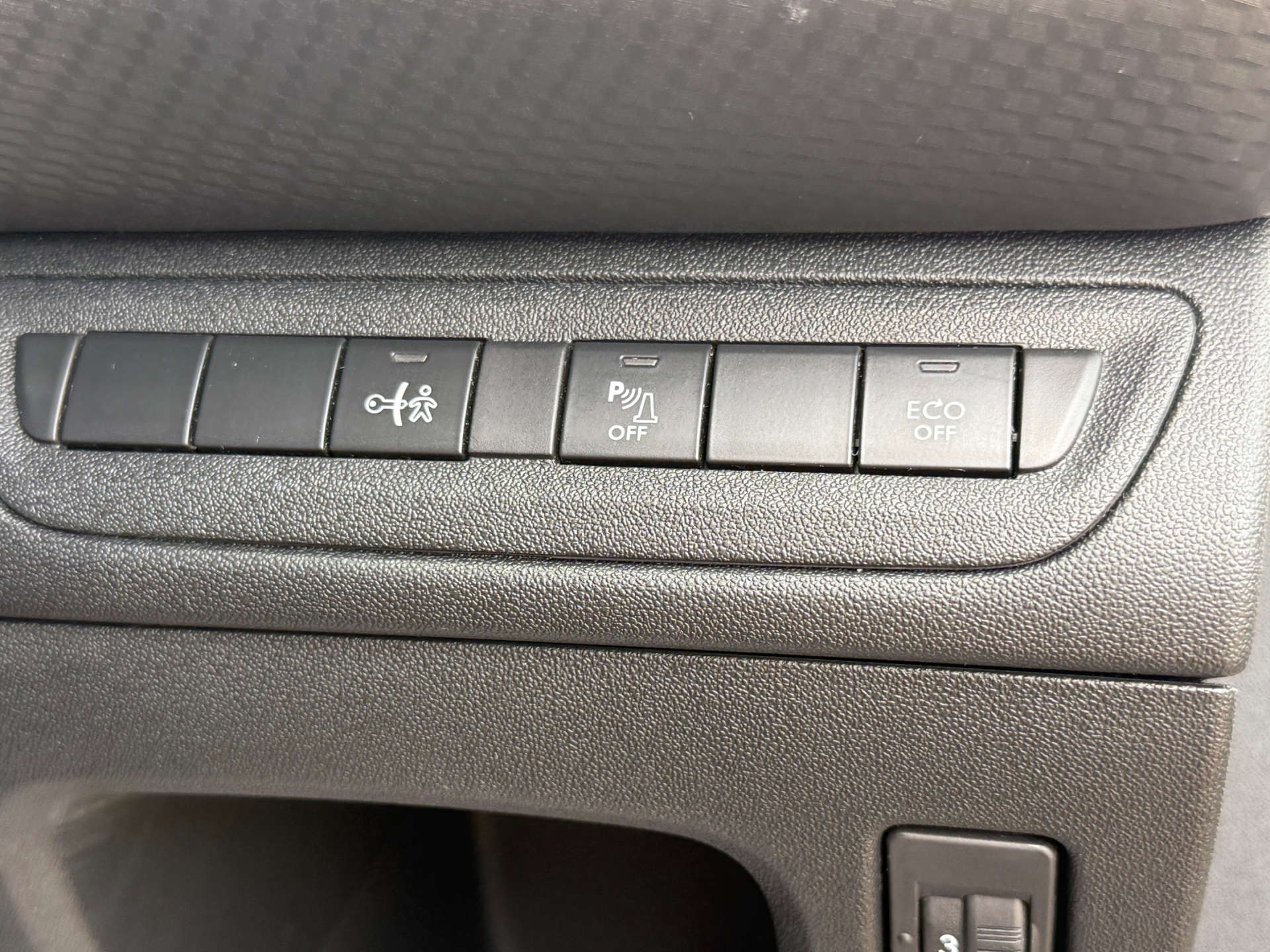 PEUGEOT 208 1.2 208 Allure 5dr #24