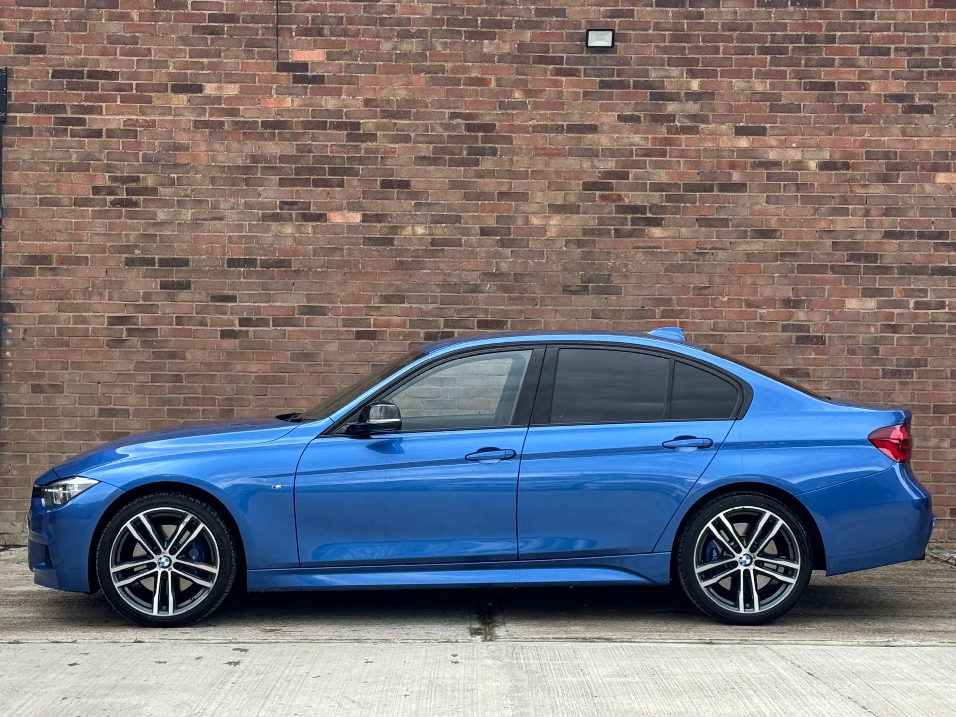 BMW 3 SERIES 2.0 320d xDrive M Sport Shadow Edition Auto 4WD 4dr #3