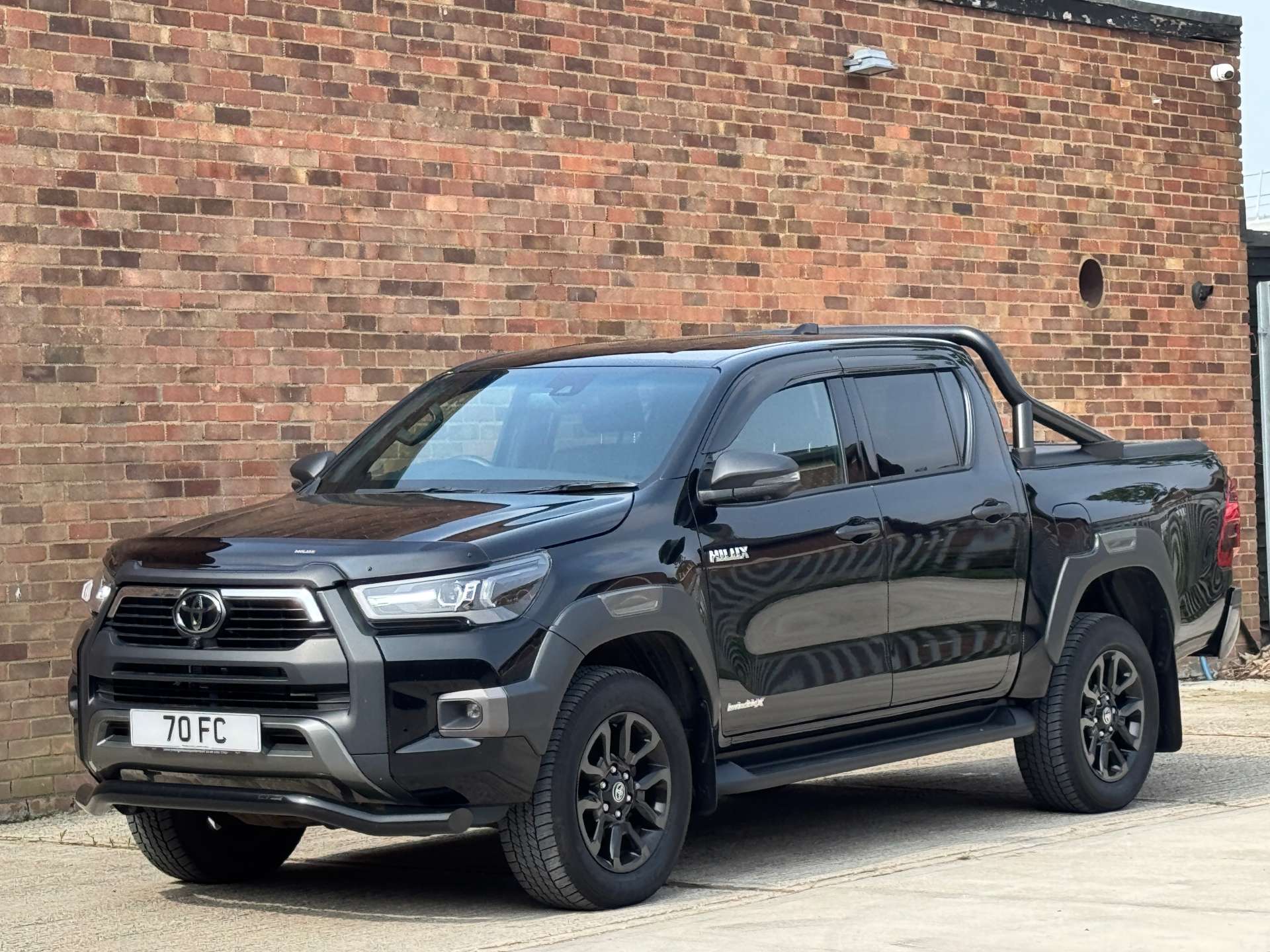 TOYOTA HILUX 2.8 HI-Luxury Invincible X D-4D 4WD Double Cab Auto 4WD 5dr #2