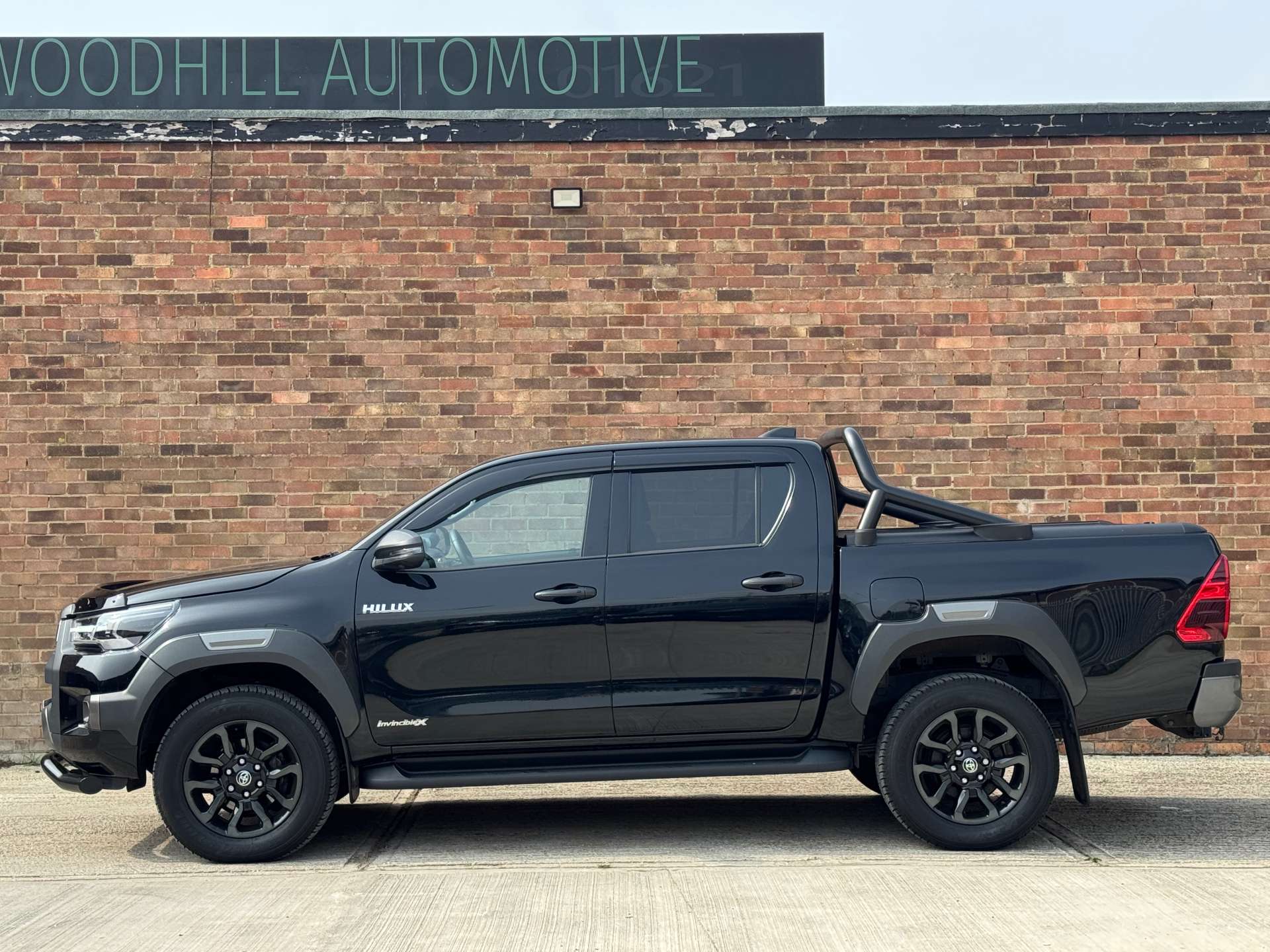 TOYOTA HILUX 2.8 HI-Luxury Invincible X D-4D 4WD Double Cab Auto 4WD 5dr #3