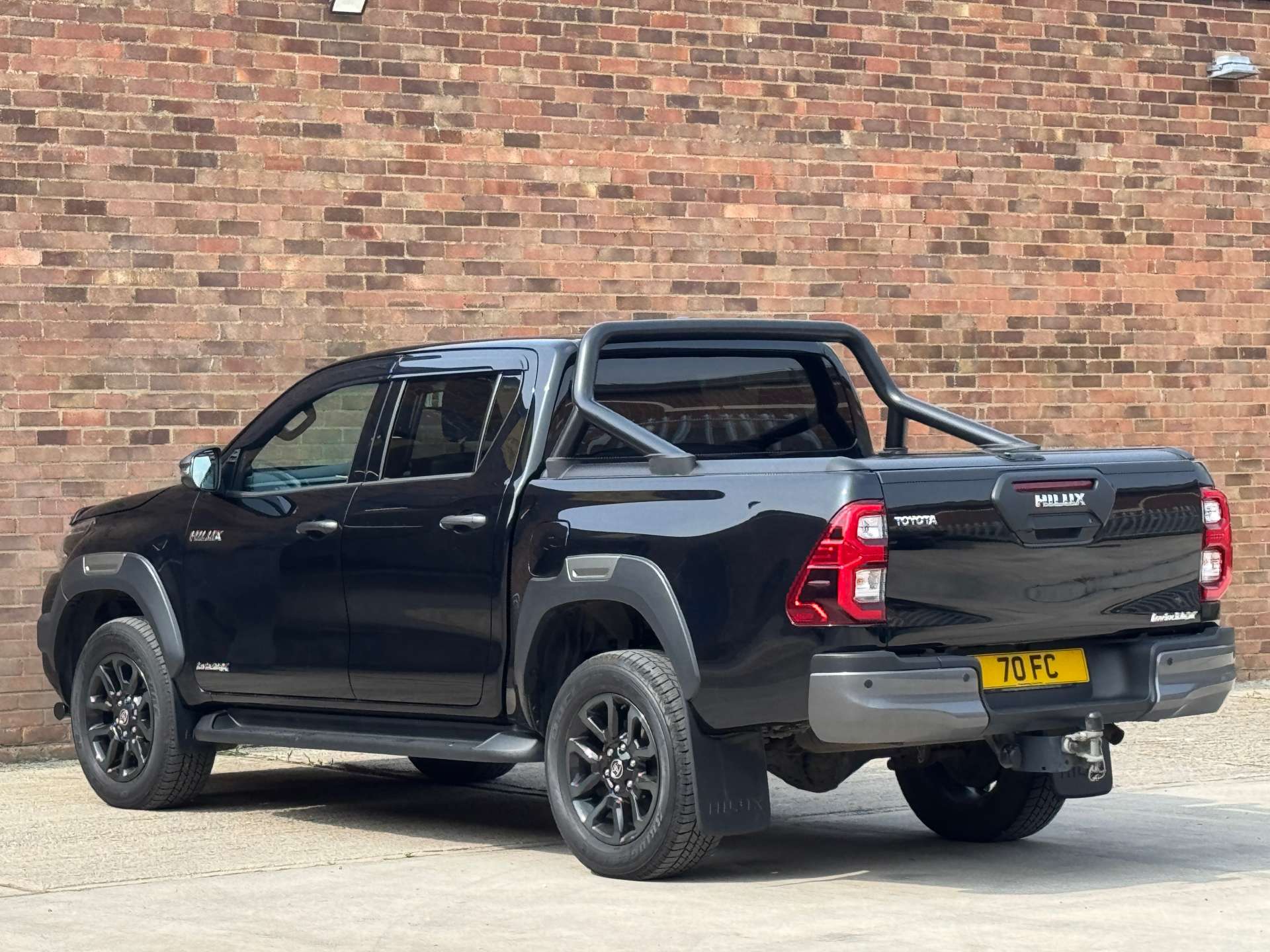 TOYOTA HILUX 2.8 HI-Luxury Invincible X D-4D 4WD Double Cab Auto 4WD 5dr #4