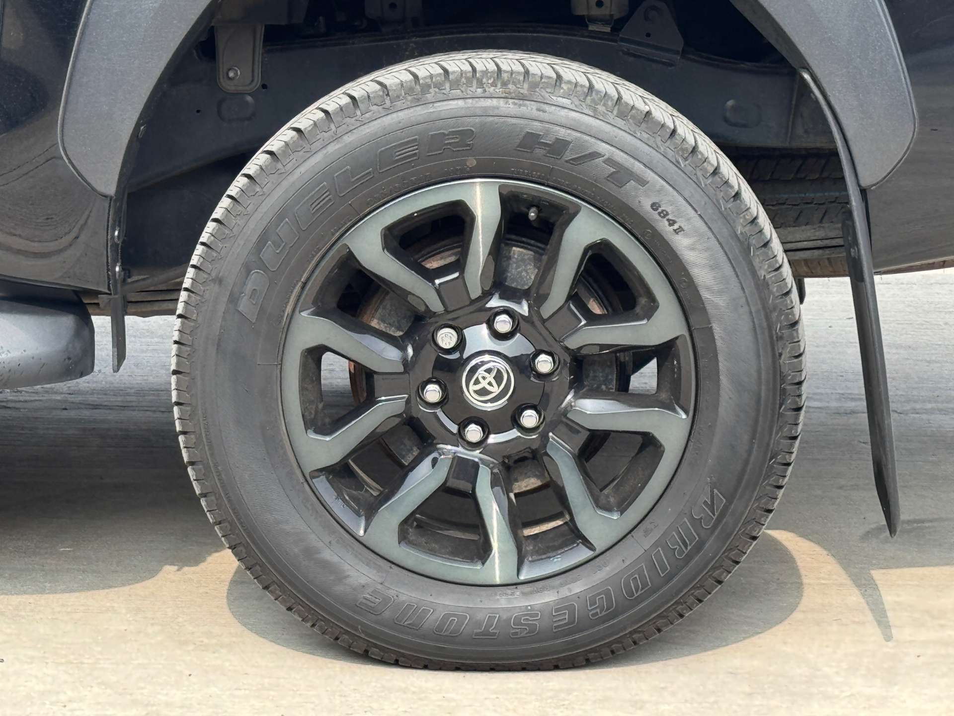 TOYOTA HILUX 2.8 HI-Luxury Invincible X D-4D 4WD Double Cab Auto 4WD 5dr #9