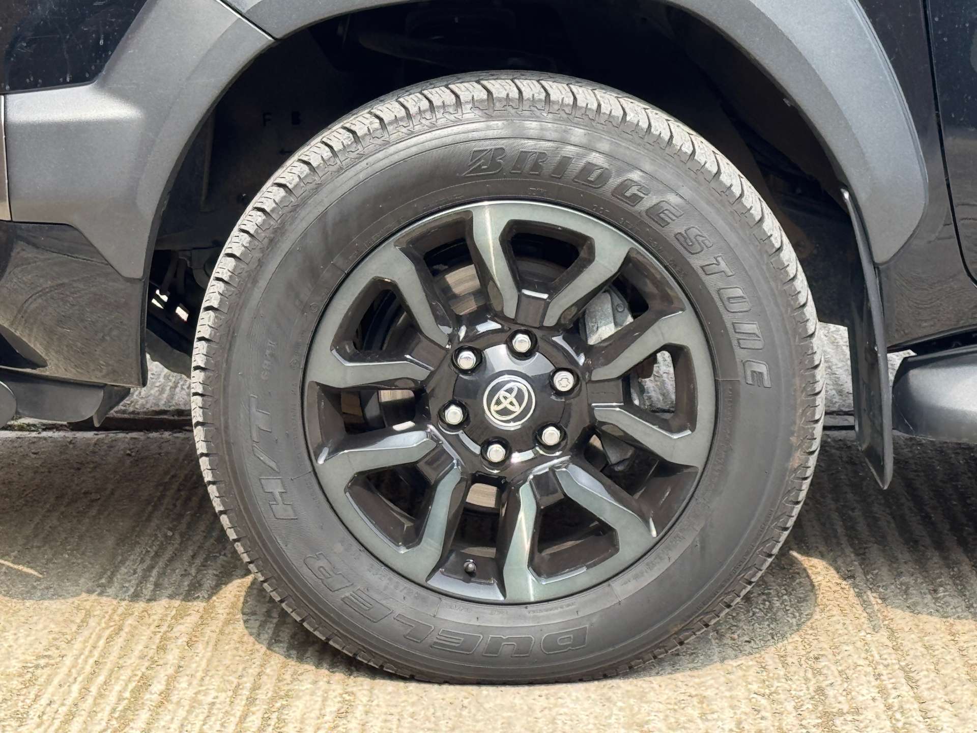 TOYOTA HILUX 2.8 HI-Luxury Invincible X D-4D 4WD Double Cab Auto 4WD 5dr #10