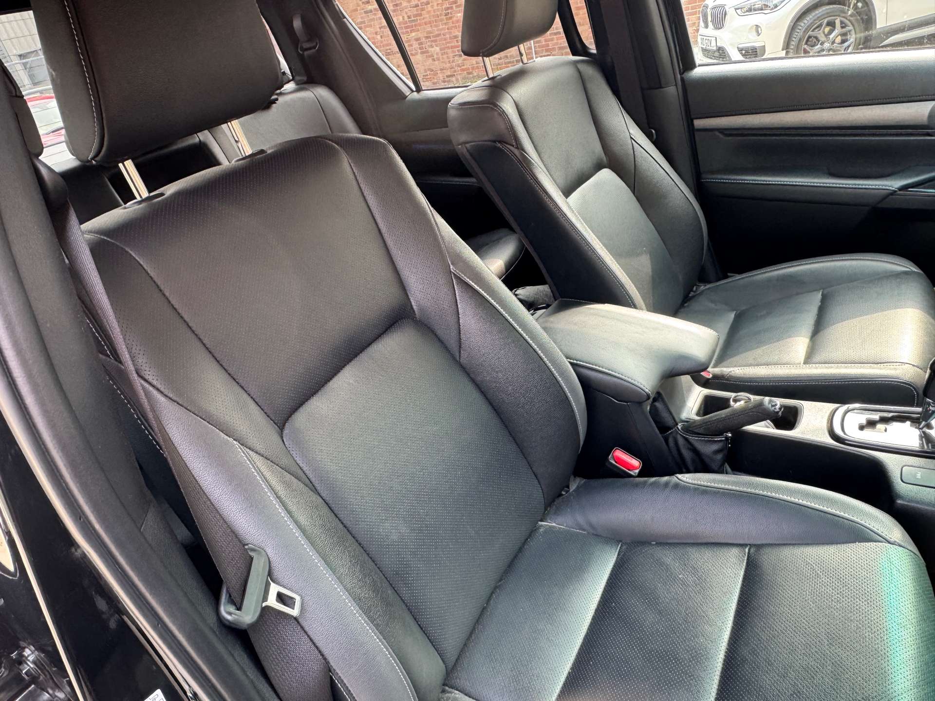 TOYOTA HILUX 2.8 HI-Luxury Invincible X D-4D 4WD Double Cab Auto 4WD 5dr #14